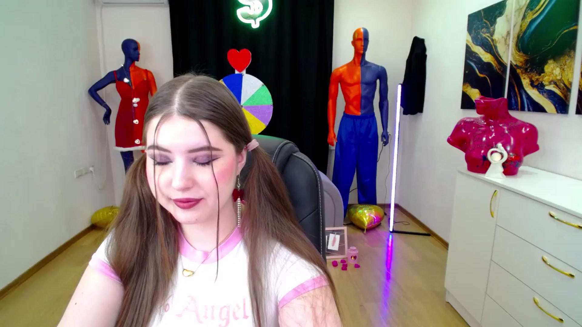 Gallery image thumbnail from AdmireMyEyes's myfreecams stream on, 02/16/2025, 20:35 image 10 of 20