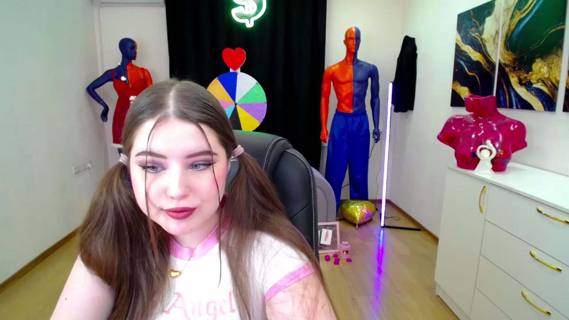 Gallery image thumbnail from AdmireMyEyes's myfreecams stream on, 02/16/2025, 20:35 image 9 of 20