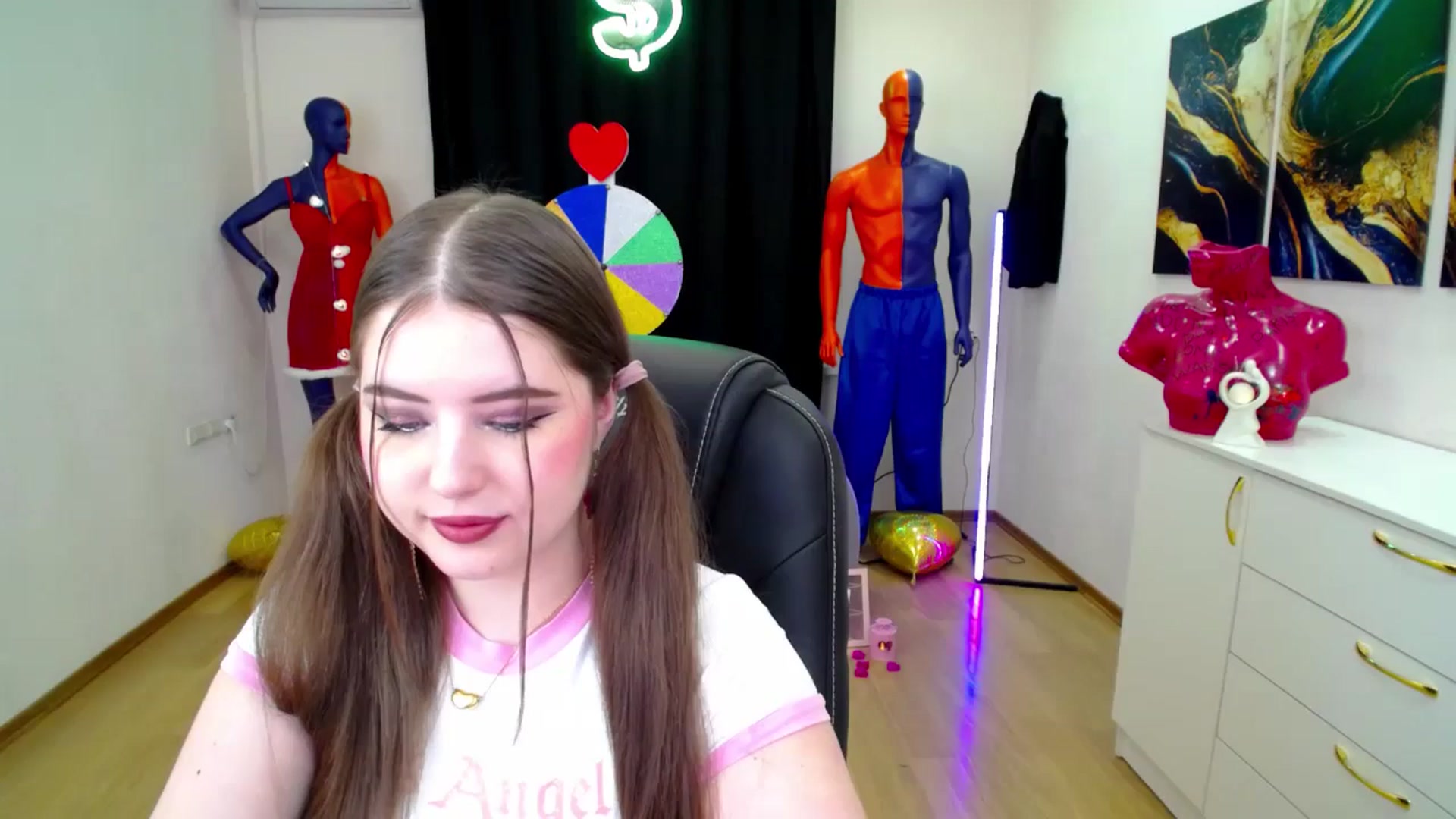 Gallery image thumbnail from AdmireMyEyes's myfreecams stream on, 02/16/2025, 20:35 image 16 of 20