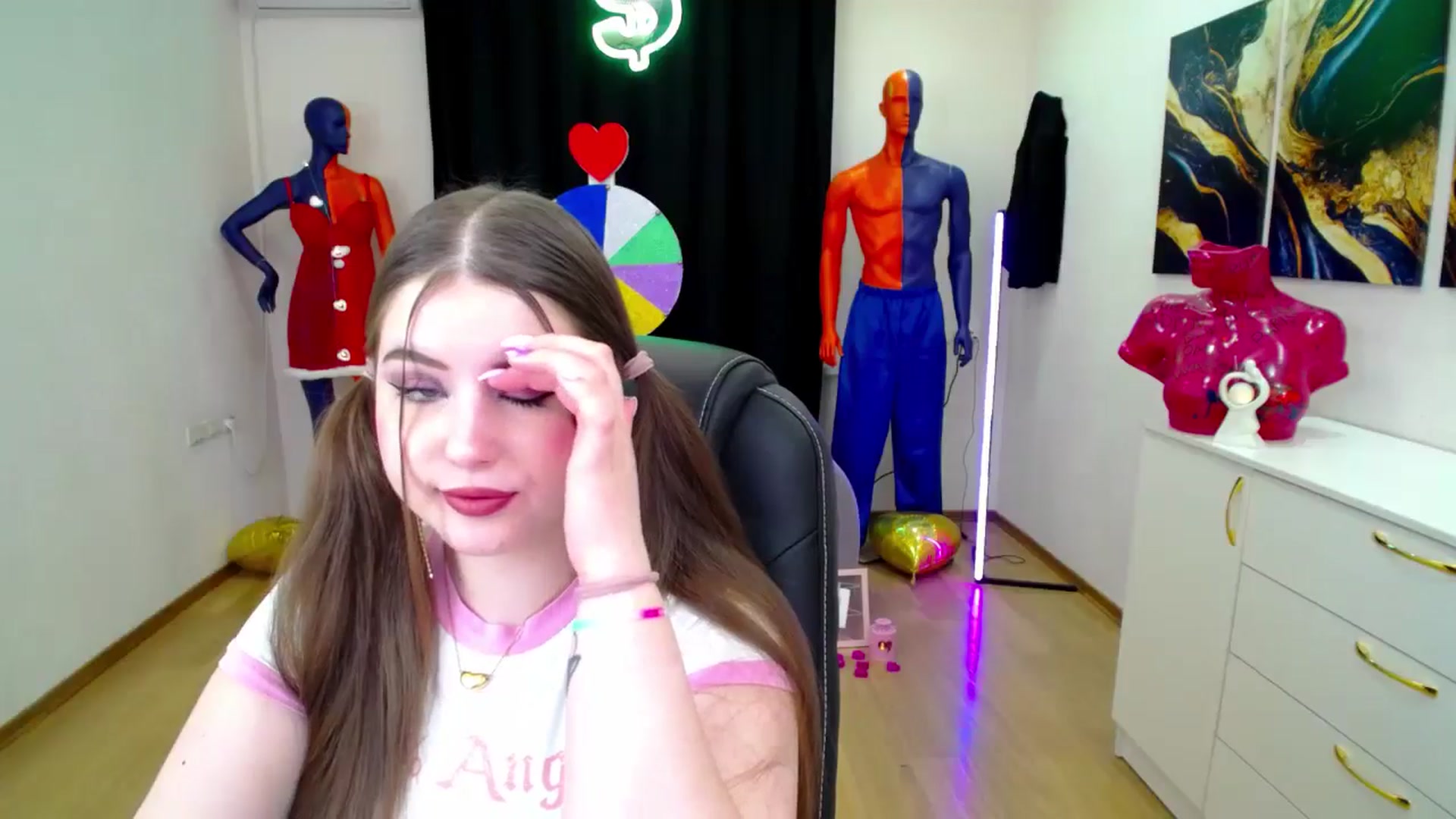 Gallery image thumbnail from AdmireMyEyes's myfreecams stream on, 02/16/2025, 20:35 image 14 of 20