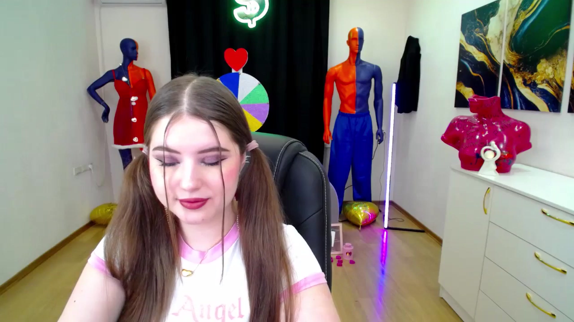 Gallery image thumbnail from AdmireMyEyes's myfreecams stream on, 02/16/2025, 20:35 image 15 of 20