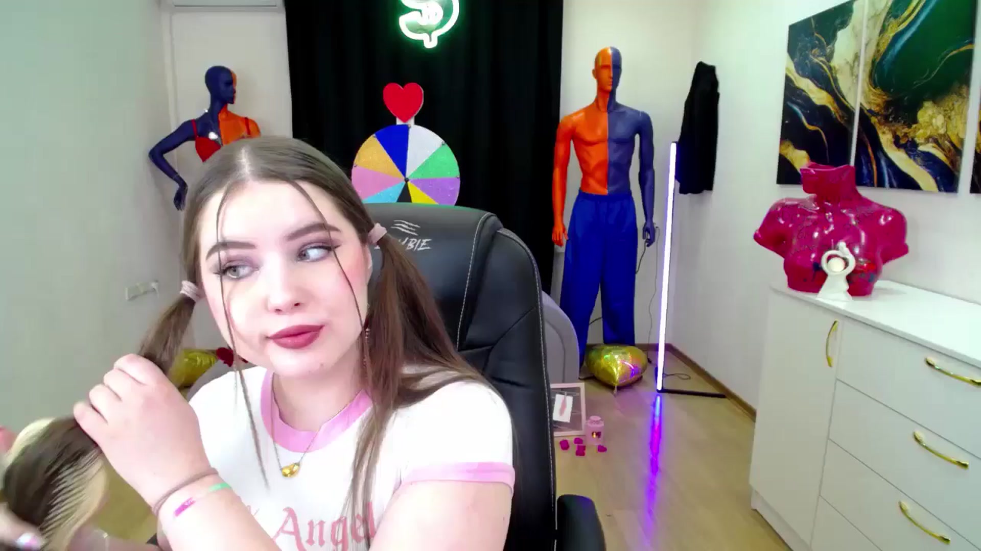 Gallery image thumbnail from AdmireMyEyes's myfreecams stream on, 02/16/2025, 20:35 image 1 of 20