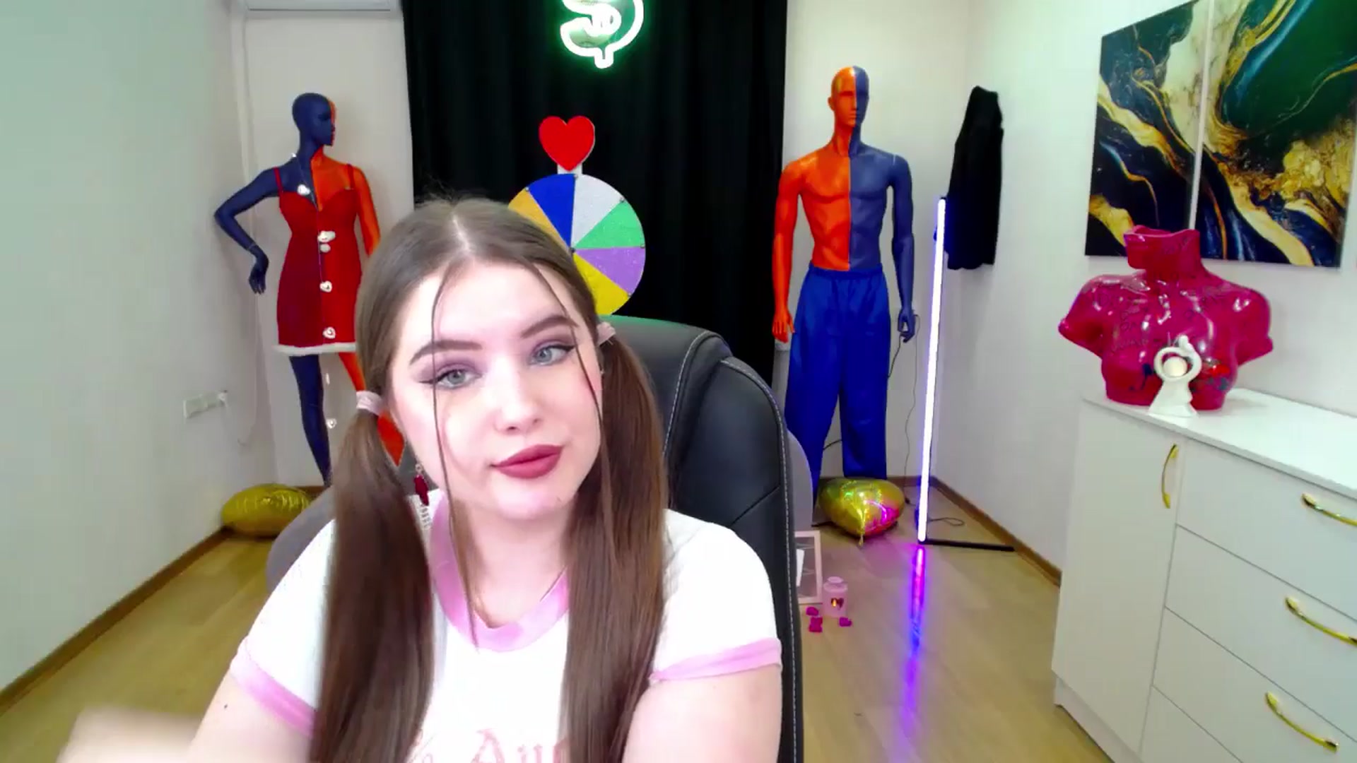 Gallery image thumbnail from AdmireMyEyes's myfreecams stream on, 02/16/2025, 21:47 image 4 of 20
