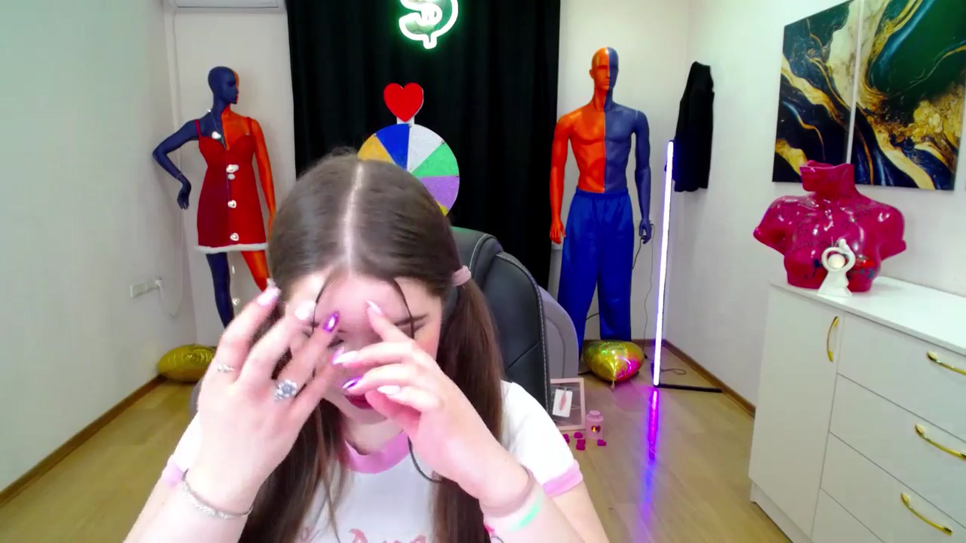 Gallery image thumbnail from AdmireMyEyes's myfreecams stream on, 02/16/2025, 21:47 image 3 of 20