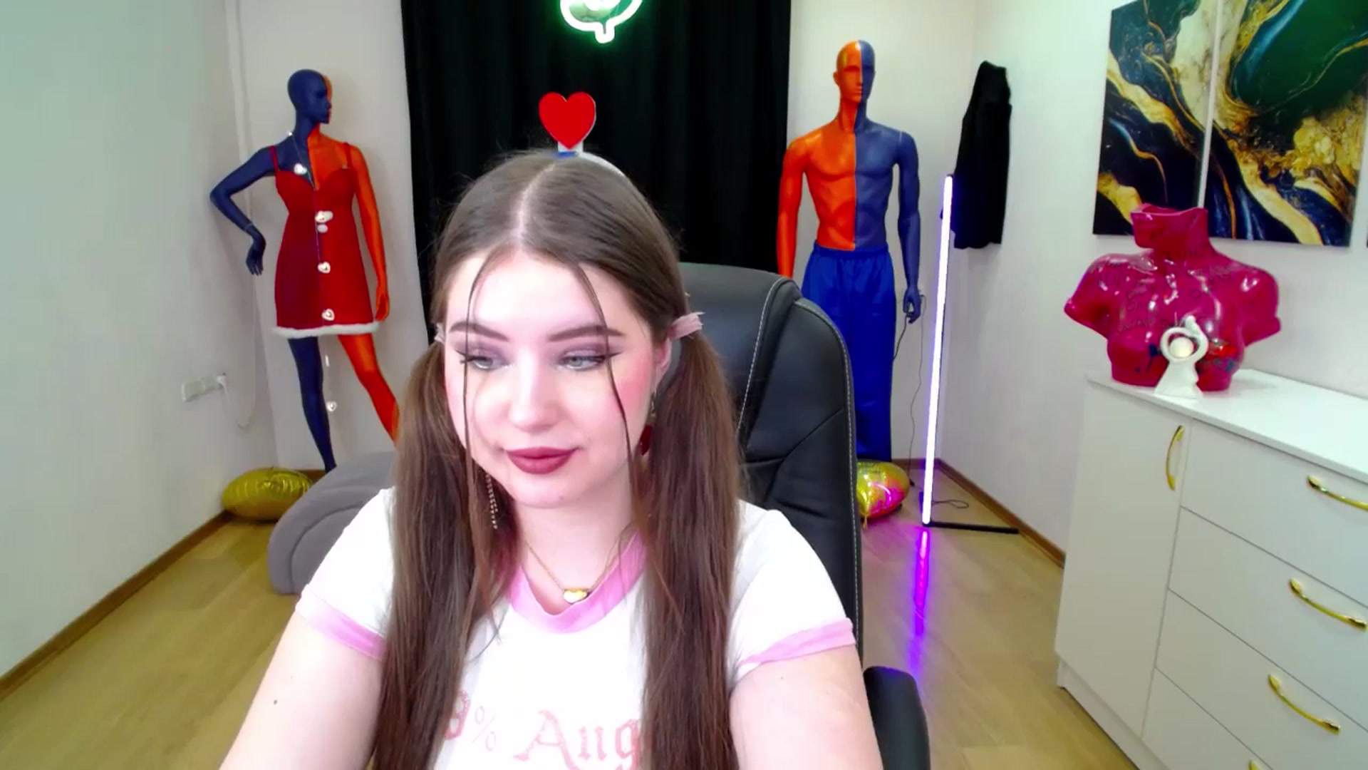 Gallery image thumbnail from AdmireMyEyes's myfreecams stream on, 02/16/2025, 21:47 image 16 of 20