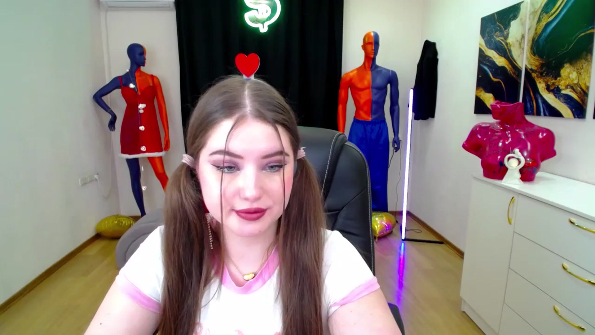 Gallery image thumbnail from AdmireMyEyes's myfreecams stream on, 02/16/2025, 21:47 image 15 of 20