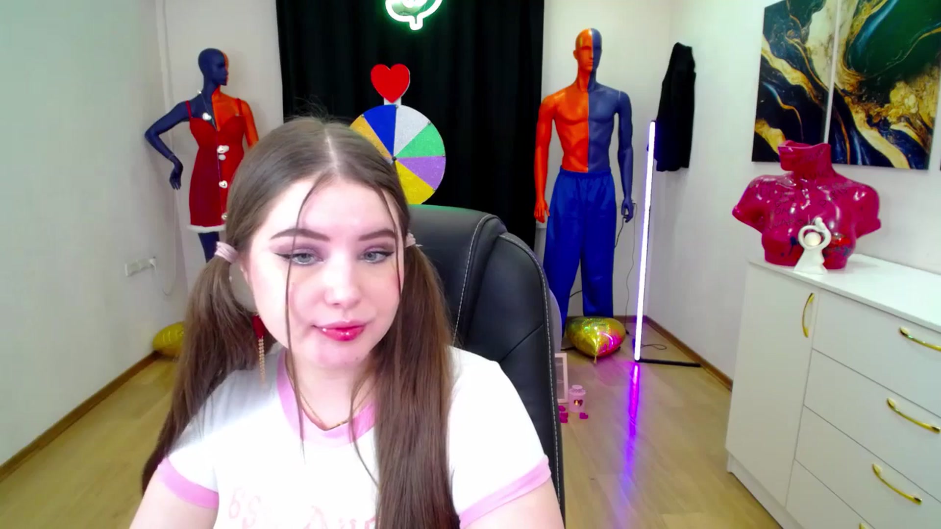 Gallery image thumbnail from AdmireMyEyes's myfreecams stream on, 02/16/2025, 22:25 image 4 of 20