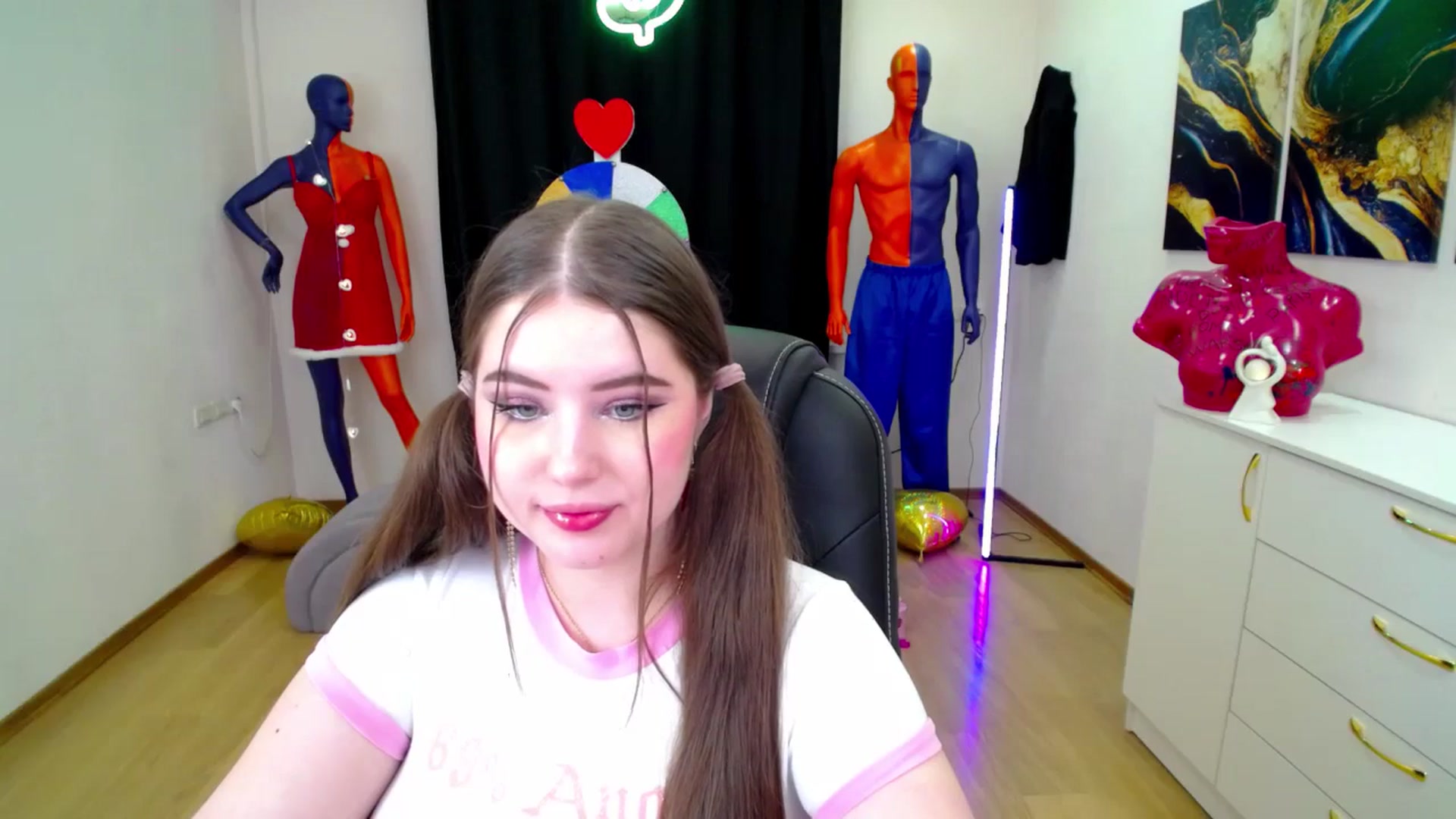 Gallery image thumbnail from AdmireMyEyes's myfreecams stream on, 02/16/2025, 22:25 image 3 of 20