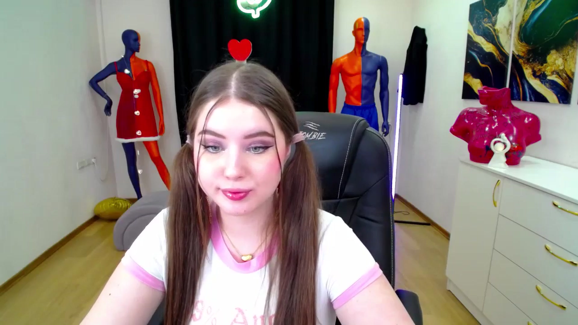 Gallery image thumbnail from AdmireMyEyes's myfreecams stream on, 02/16/2025, 22:25 image 17 of 20