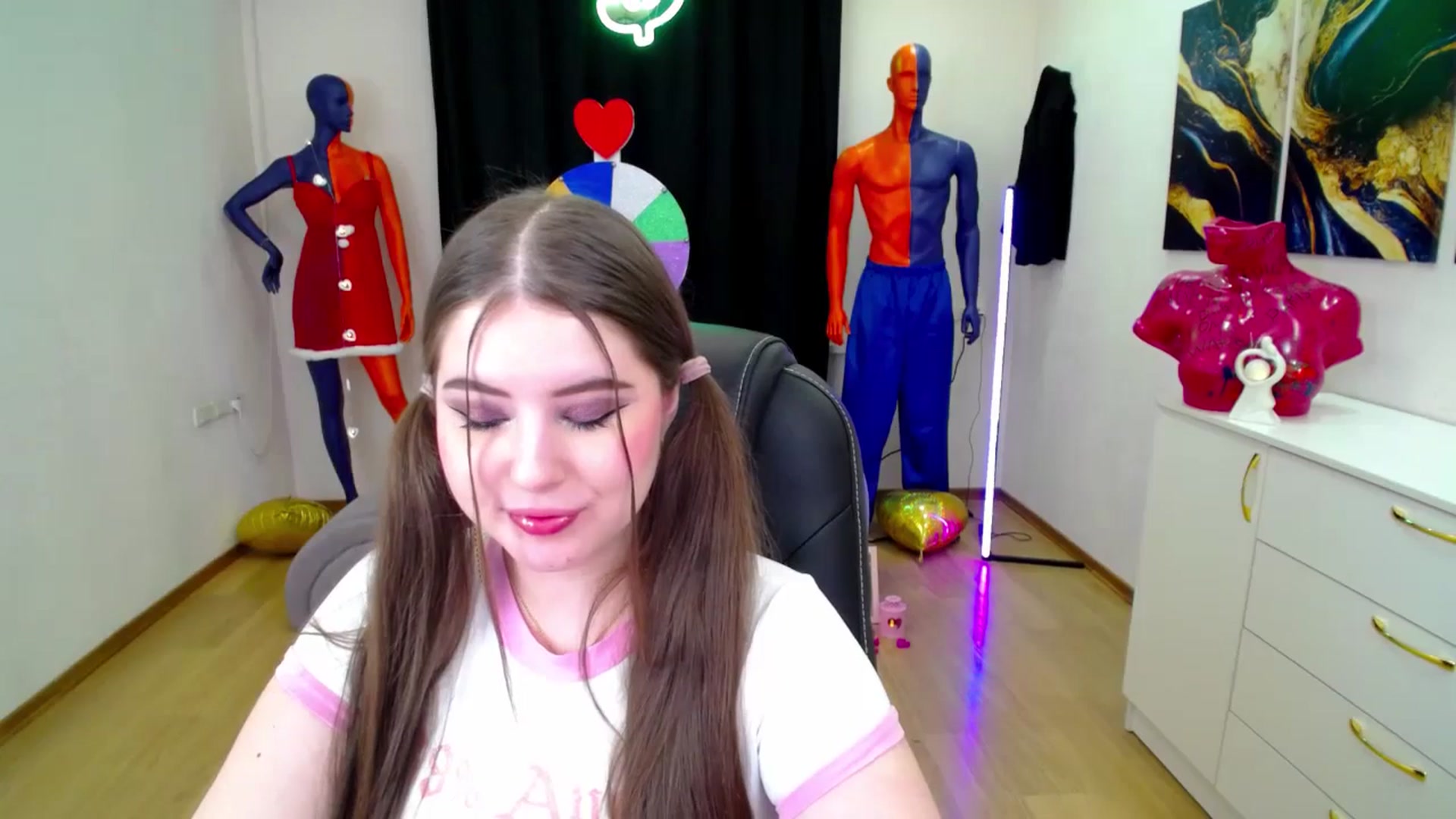 Gallery image thumbnail from AdmireMyEyes's myfreecams stream on, 02/16/2025, 22:25 image 8 of 20