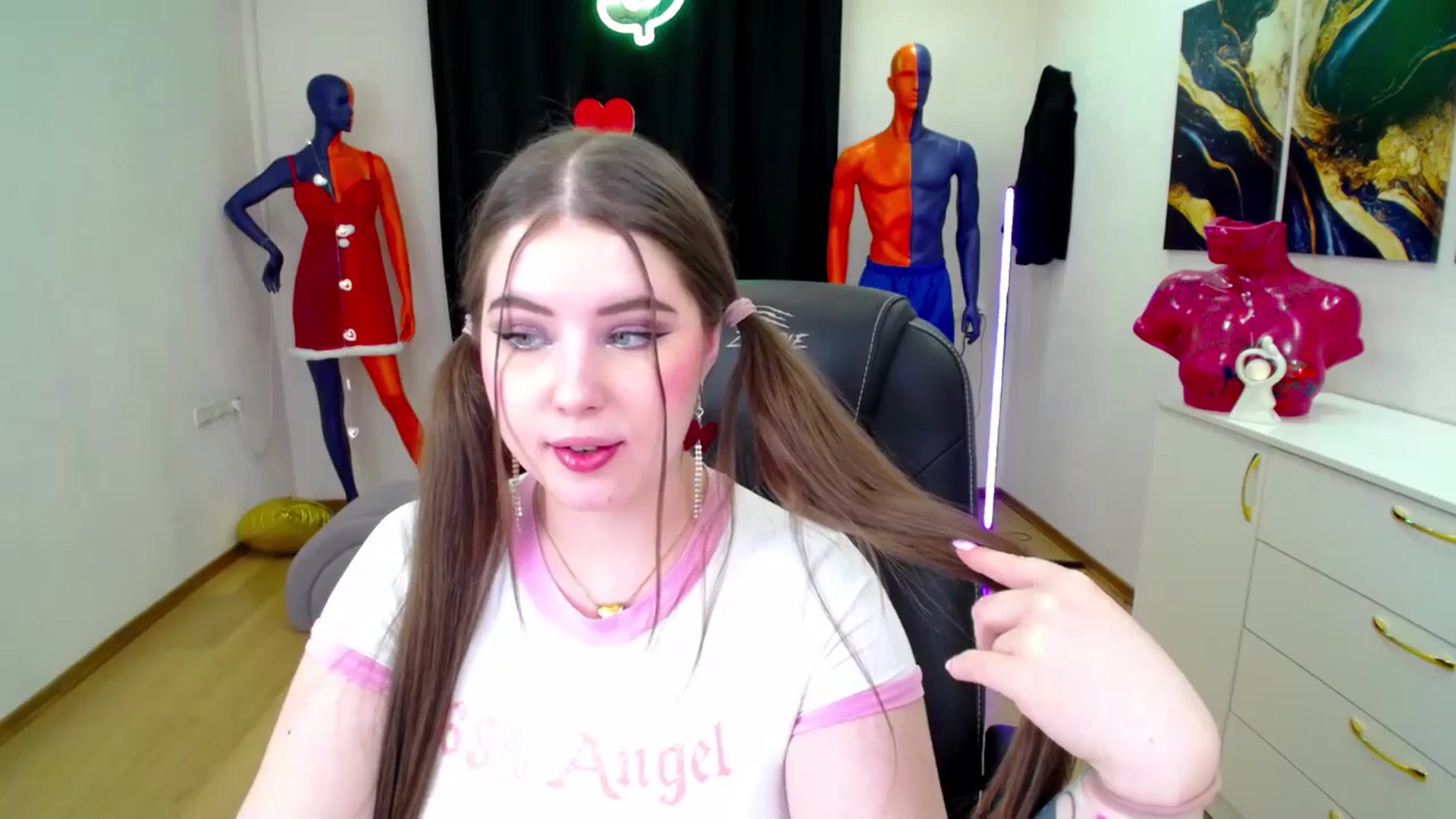 Gallery image thumbnail from AdmireMyEyes's myfreecams stream on, 02/16/2025, 22:25 image 19 of 20