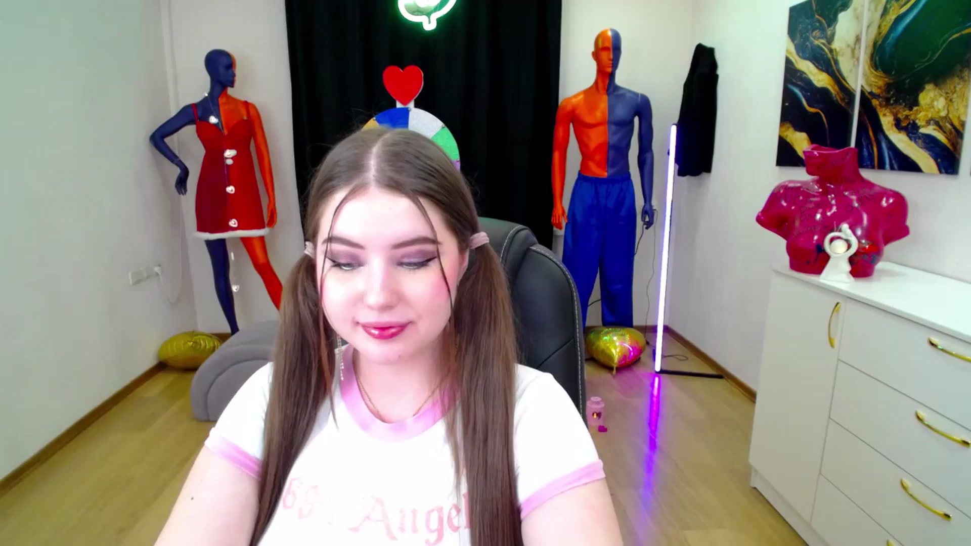 Gallery image thumbnail from AdmireMyEyes's myfreecams stream on, 02/16/2025, 22:25 image 14 of 20