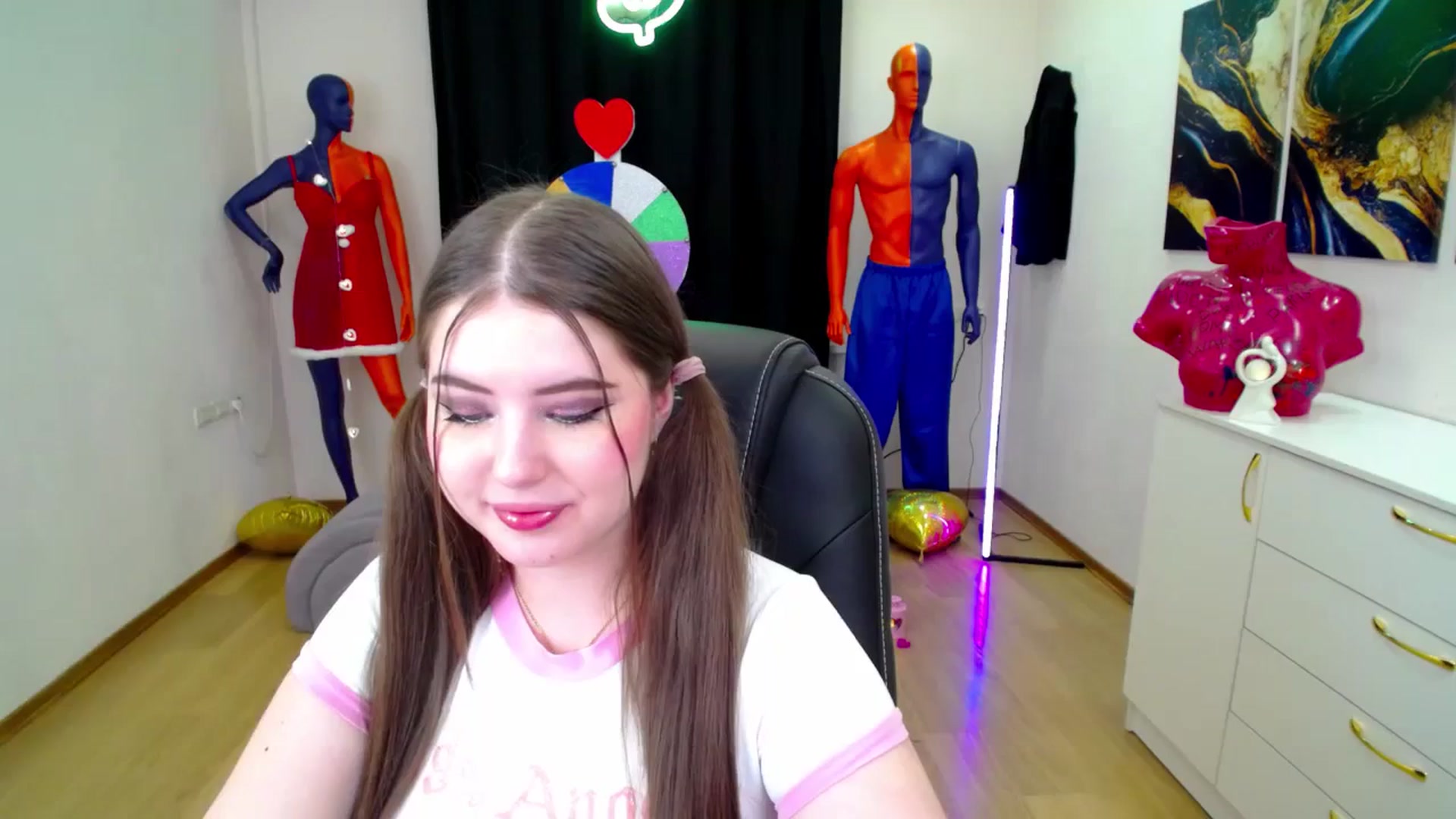 Gallery image thumbnail from AdmireMyEyes's myfreecams stream on, 02/16/2025, 22:25 image 13 of 20