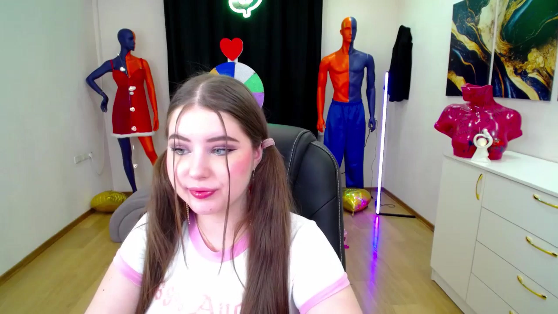 Gallery image thumbnail from AdmireMyEyes's myfreecams stream on, 02/16/2025, 22:25 image 5 of 20