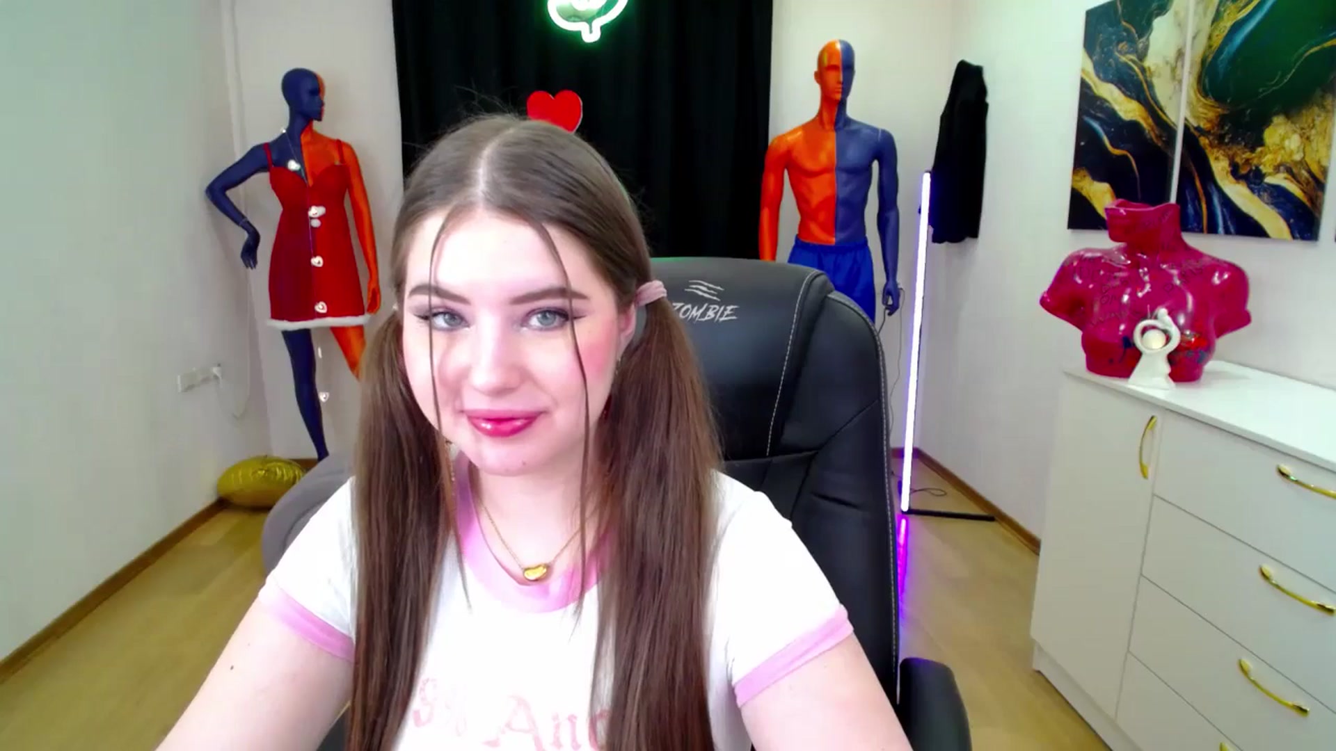 Gallery image thumbnail from AdmireMyEyes's myfreecams stream on, 02/16/2025, 22:25 image 16 of 20