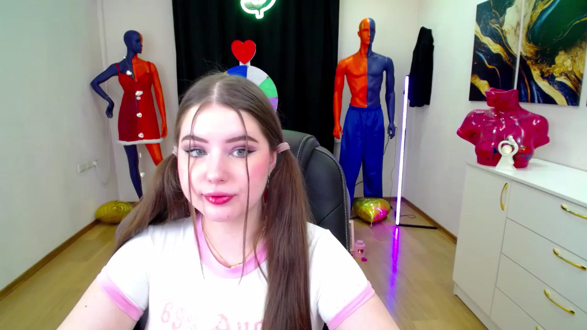Gallery image thumbnail from AdmireMyEyes's myfreecams stream on, 02/16/2025, 22:25 image 1 of 20
