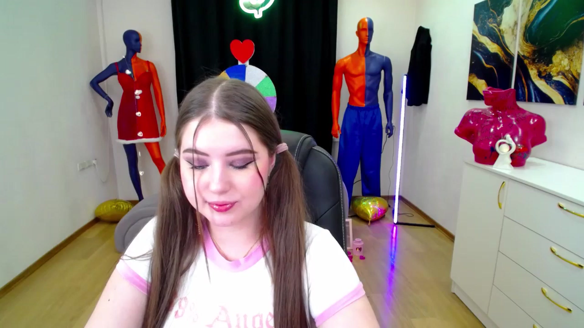 Gallery image thumbnail from AdmireMyEyes's myfreecams stream on, 02/16/2025, 22:25 image 10 of 20