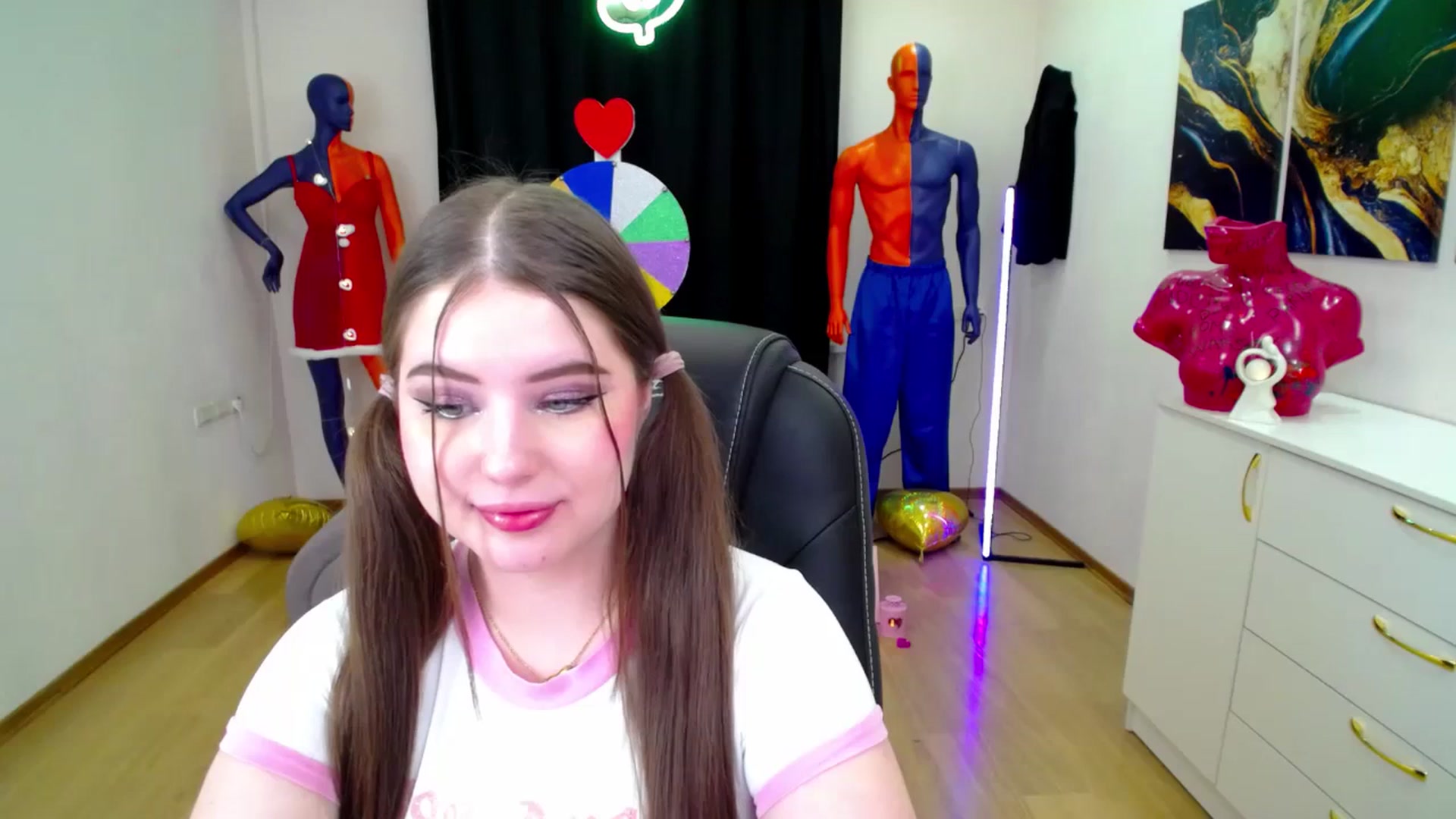 Gallery image thumbnail from AdmireMyEyes's myfreecams stream on, 02/16/2025, 22:25 image 12 of 20