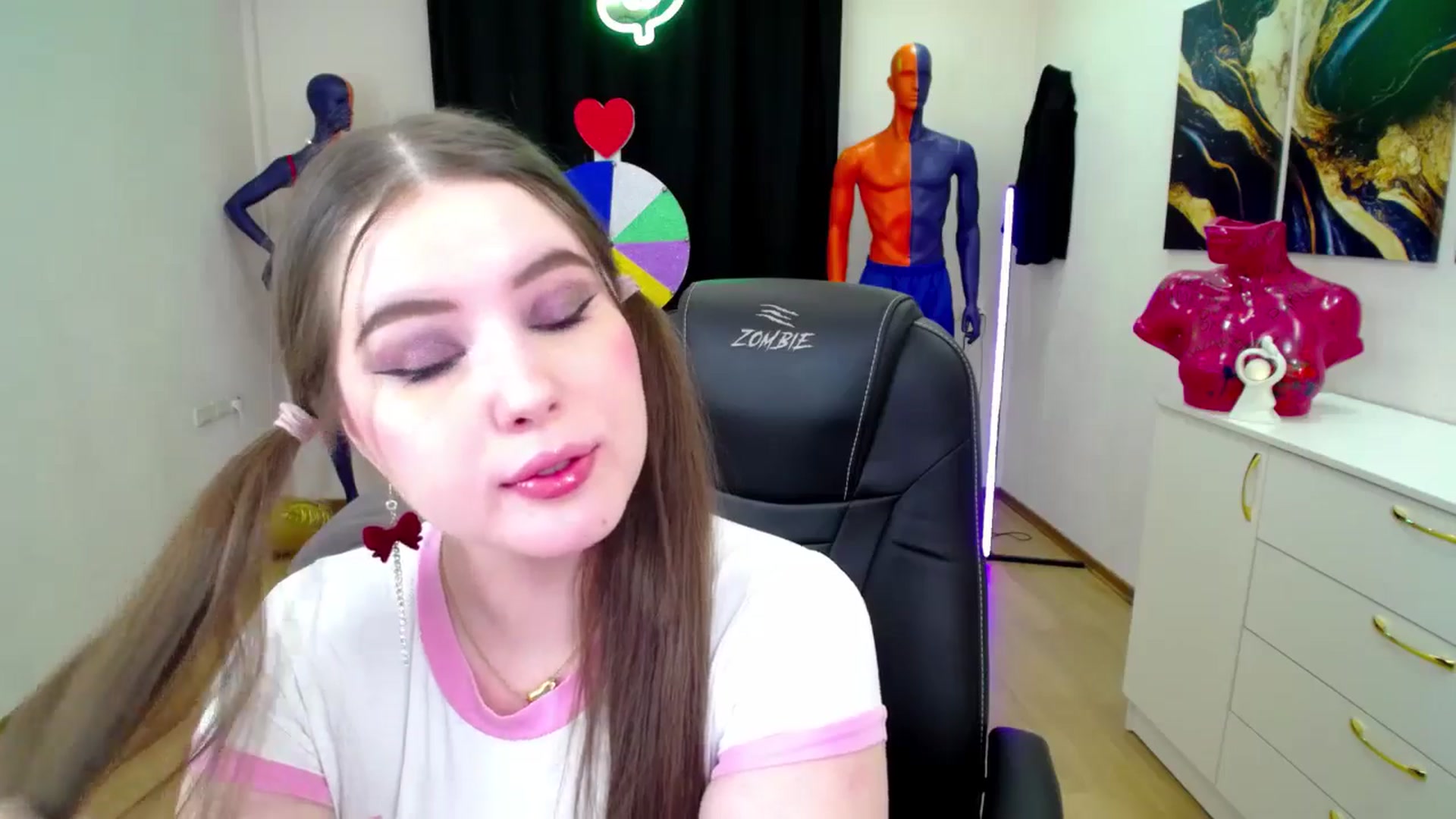 Gallery image thumbnail from AdmireMyEyes's myfreecams stream on, 02/16/2025, 22:25 image 18 of 20