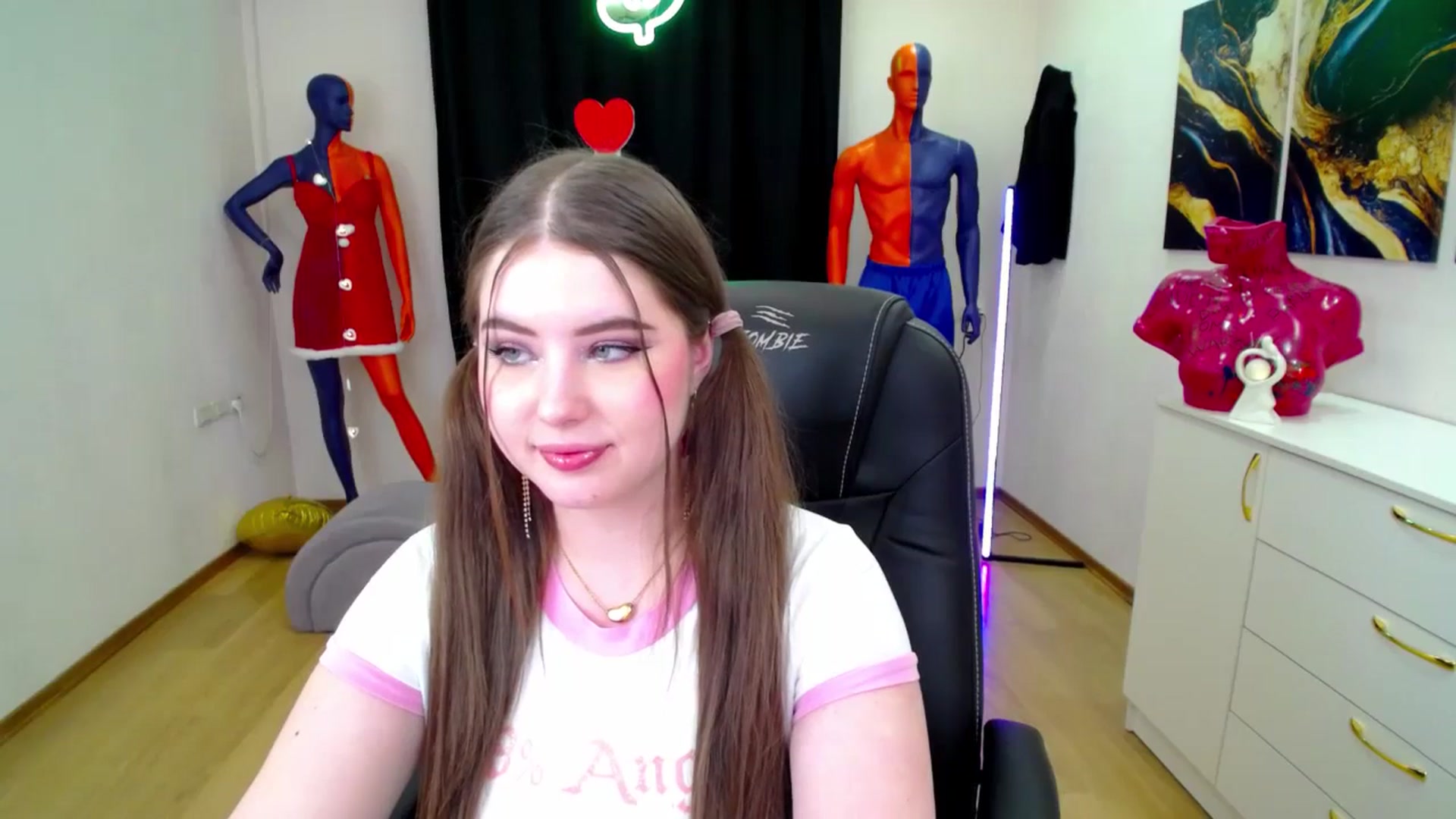 Gallery image thumbnail from AdmireMyEyes's myfreecams stream on, 02/16/2025, 22:25 image 15 of 20