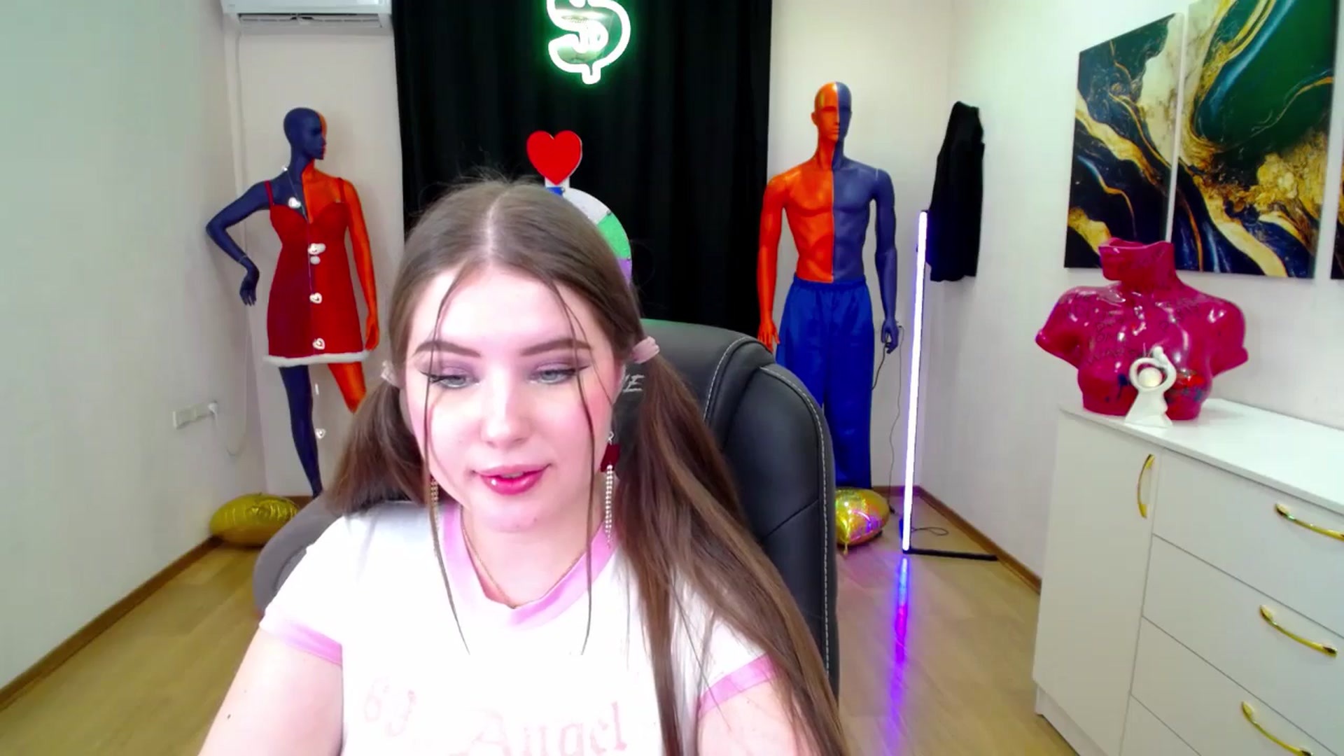 Gallery image thumbnail from AdmireMyEyes's myfreecams stream on, 02/17/2025, 01:02 image 17 of 20