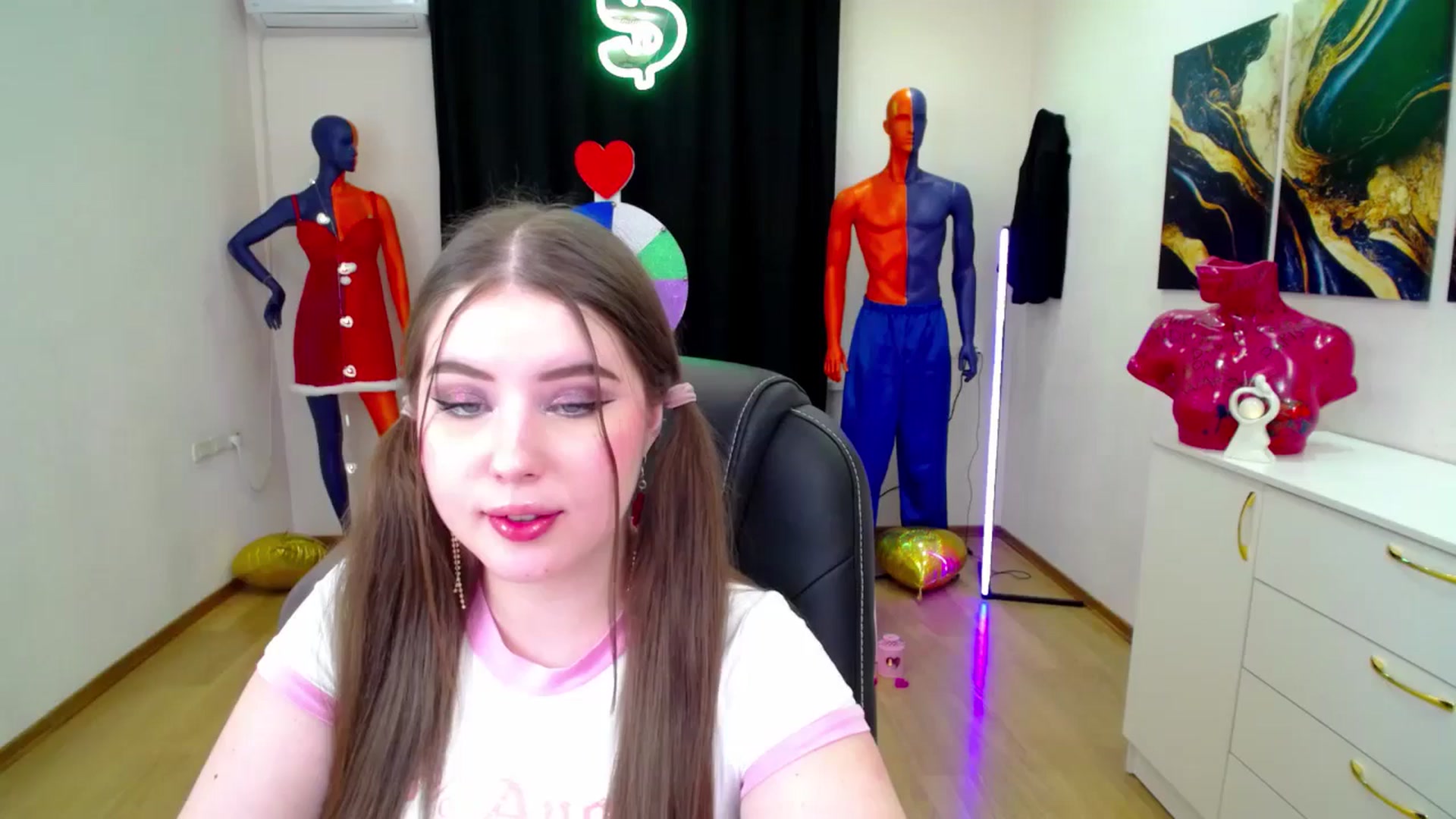 Gallery image thumbnail from AdmireMyEyes's myfreecams stream on, 02/17/2025, 01:02 image 1 of 20