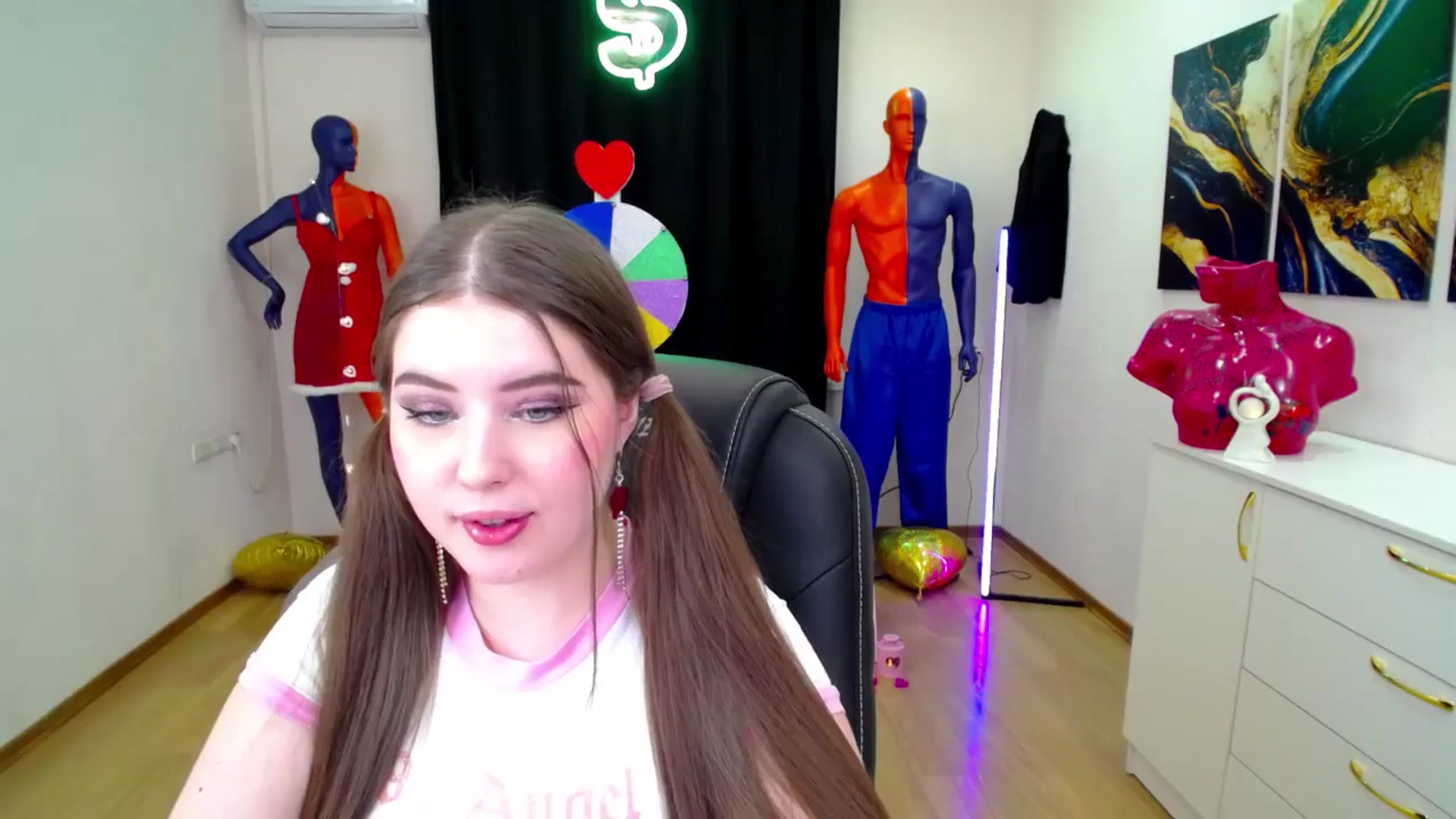 Gallery image thumbnail from AdmireMyEyes's myfreecams stream on, 02/17/2025, 01:02 image 6 of 20