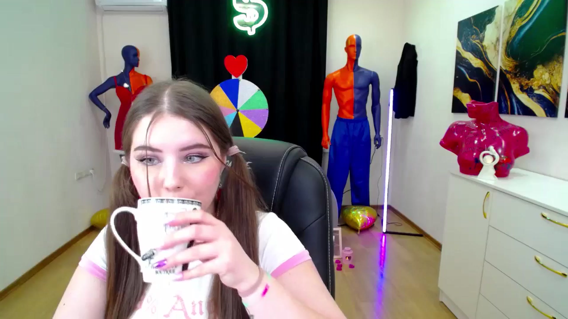 Gallery image thumbnail from AdmireMyEyes's myfreecams stream on, 02/17/2025, 01:02 image 3 of 20