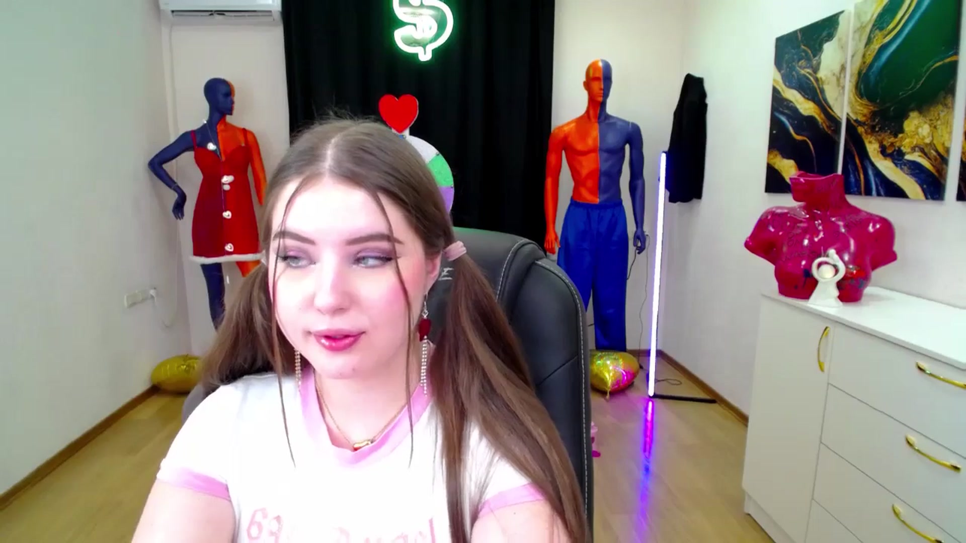 Gallery image thumbnail from AdmireMyEyes's myfreecams stream on, 02/17/2025, 01:02 image 18 of 20