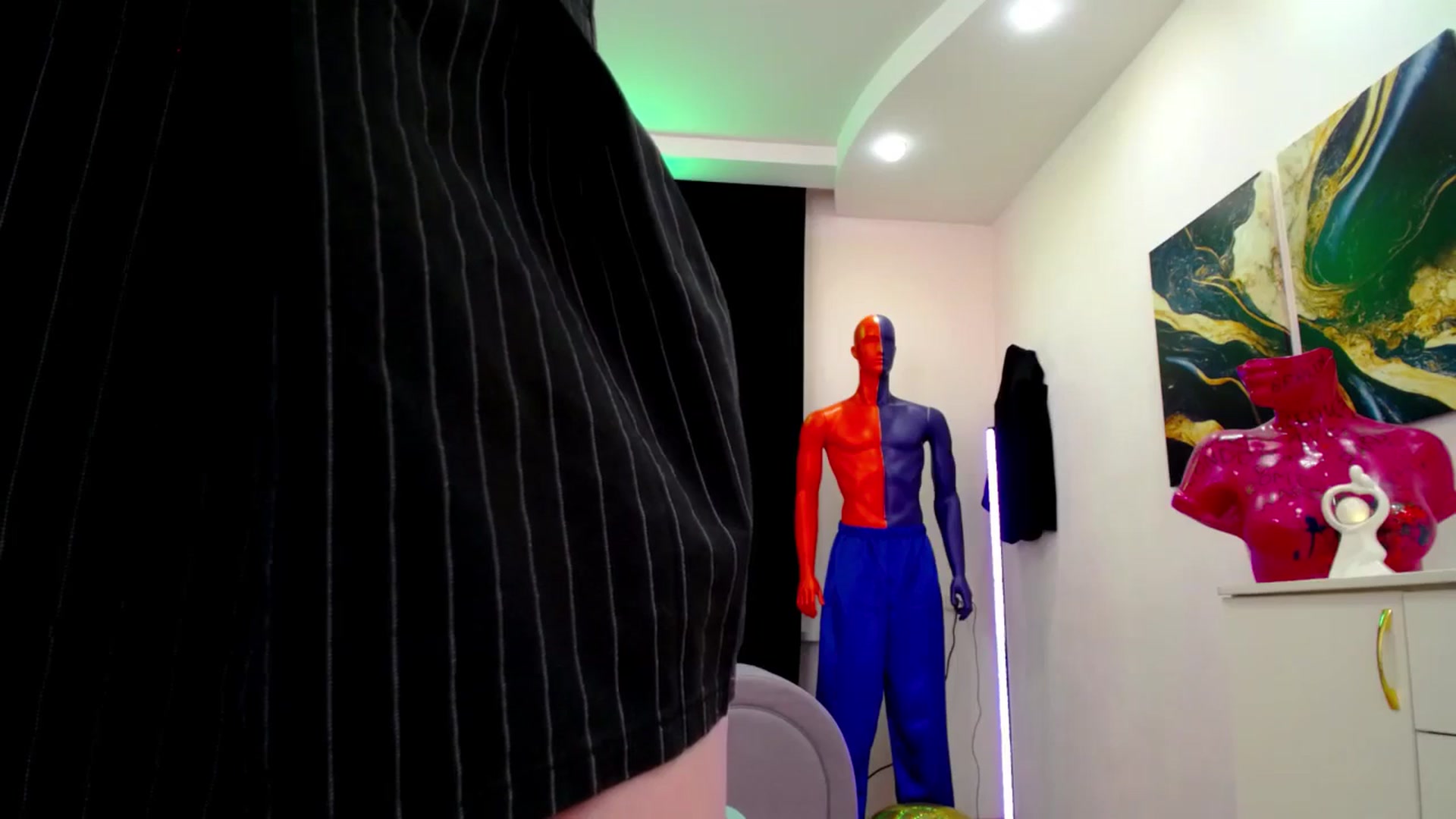 Gallery image thumbnail from AdmireMyEyes's myfreecams stream on, 02/17/2025, 01:52 image 17 of 20