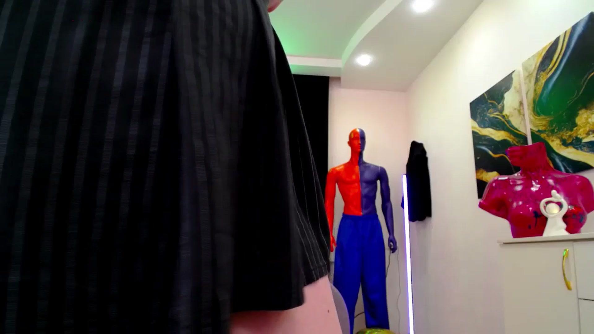 Gallery image thumbnail from AdmireMyEyes's myfreecams stream on, 02/17/2025, 01:52 image 15 of 20