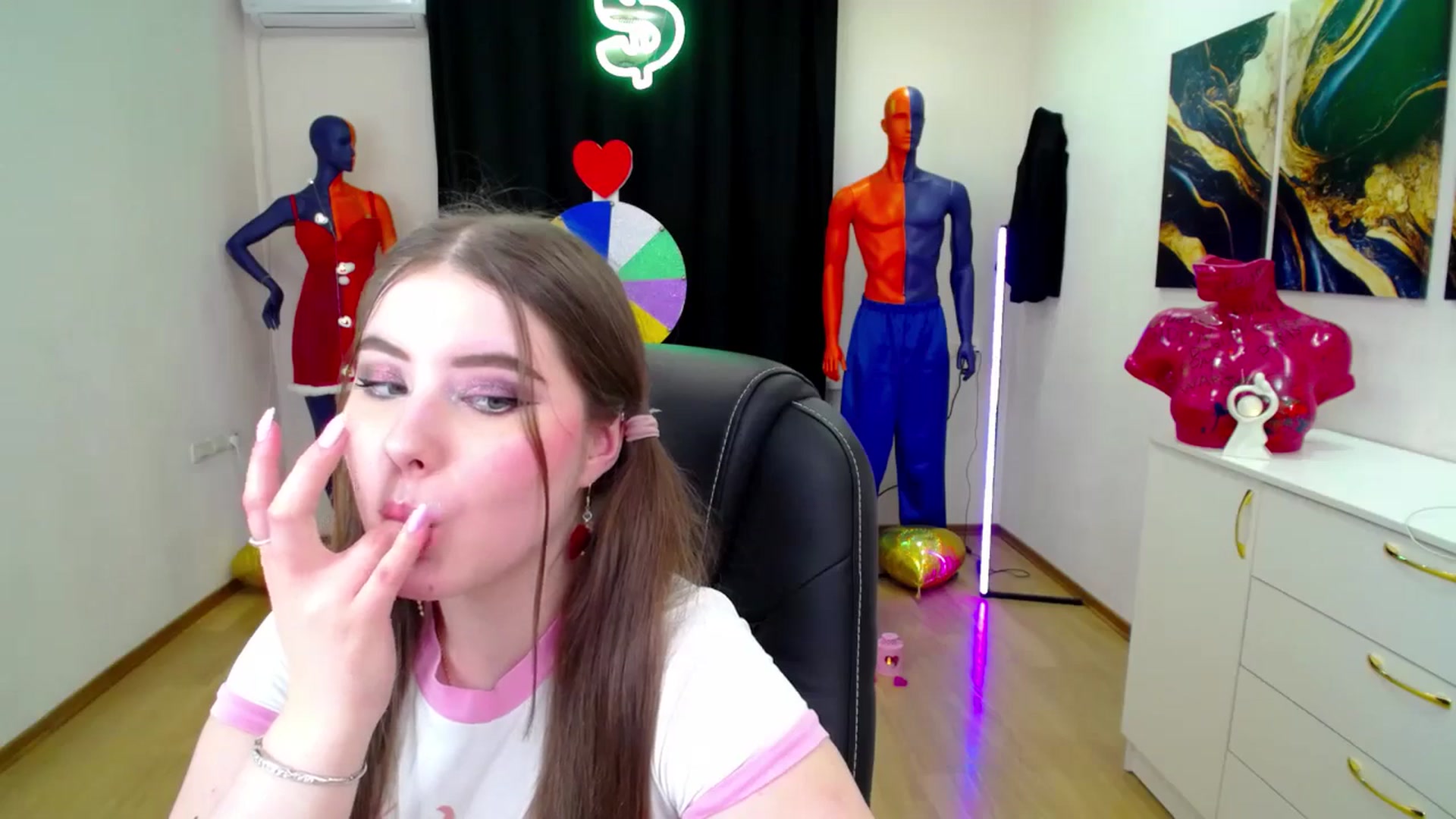 Gallery image thumbnail from AdmireMyEyes's myfreecams stream on, 02/17/2025, 02:59 image 6 of 20