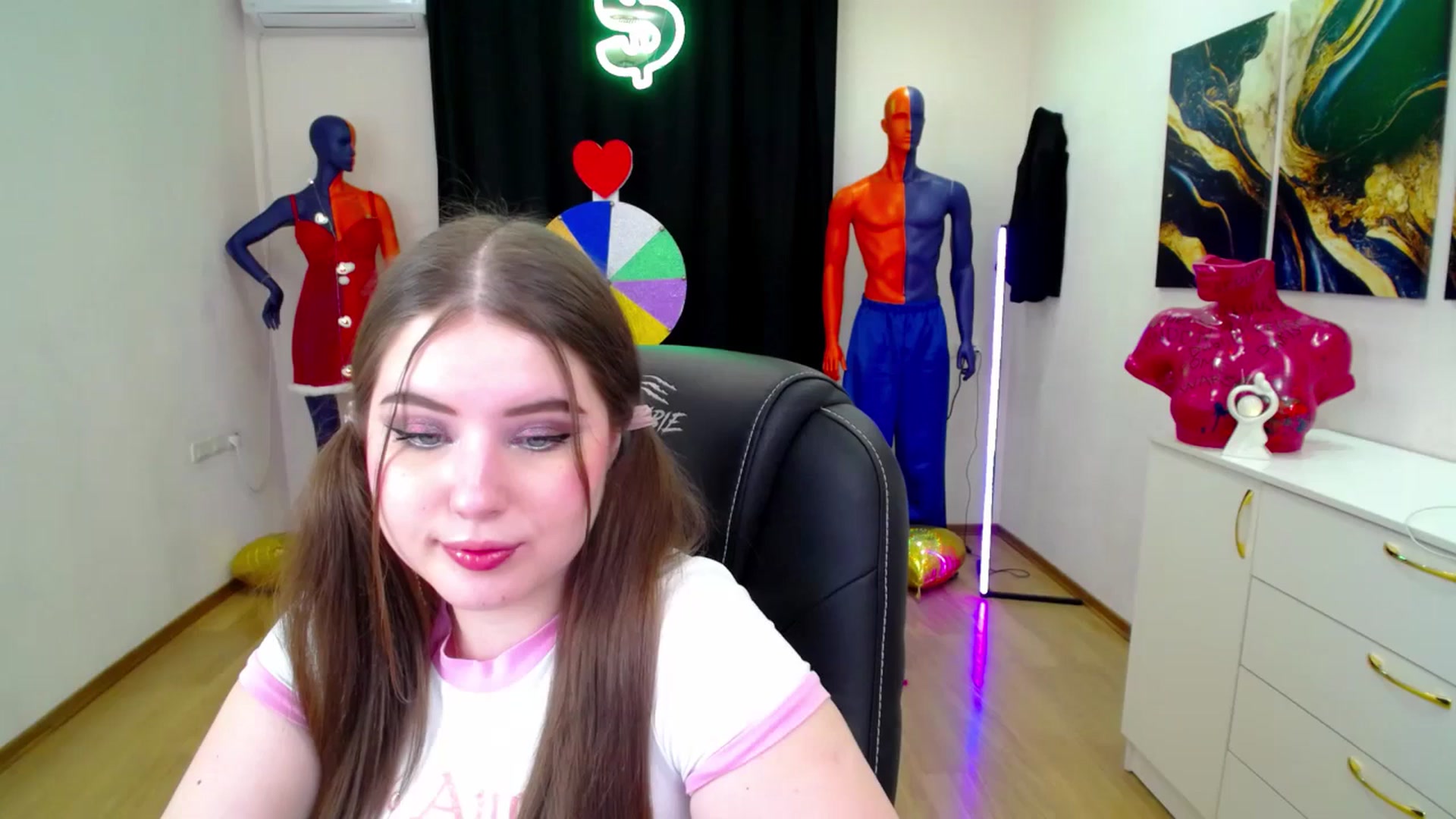 Gallery image thumbnail from AdmireMyEyes's myfreecams stream on, 02/17/2025, 02:59 image 1 of 20