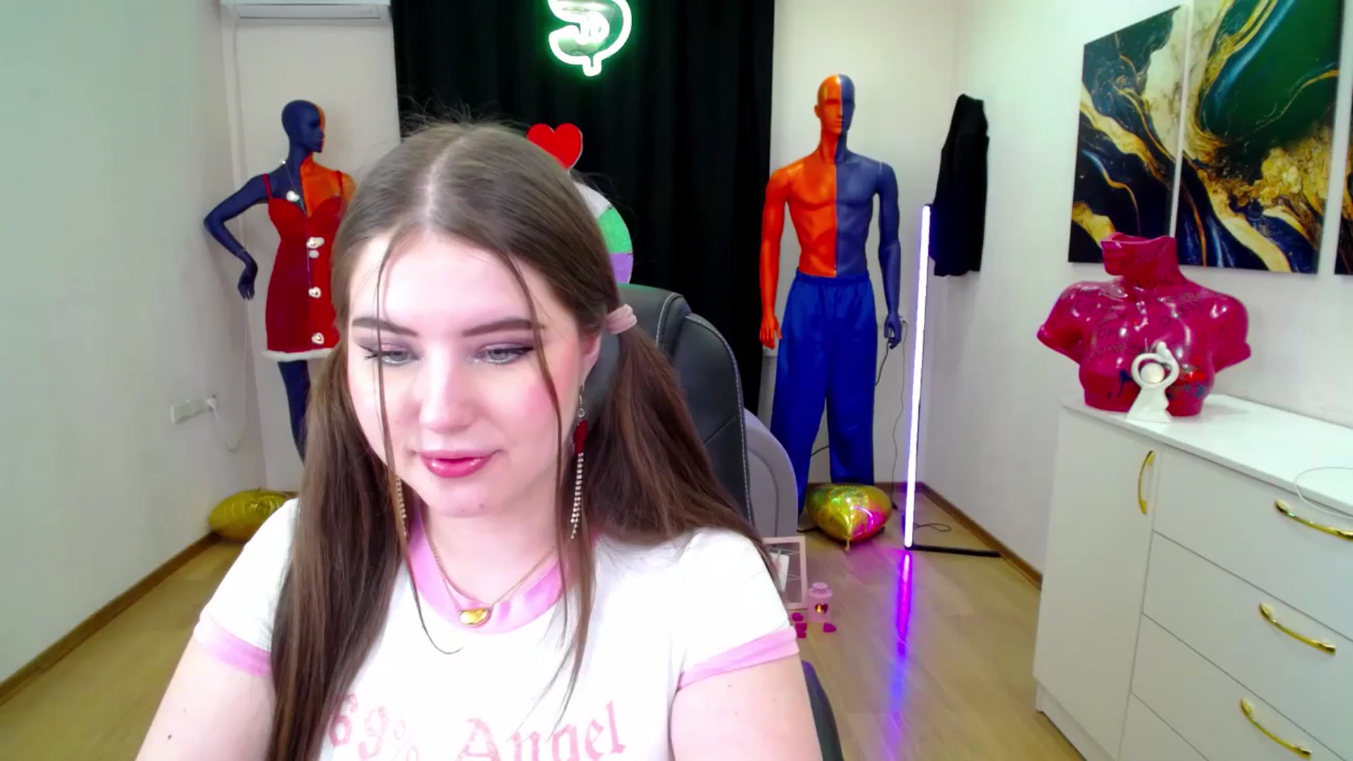 Gallery image thumbnail from AdmireMyEyes's myfreecams stream on, 02/17/2025, 02:59 image 20 of 20