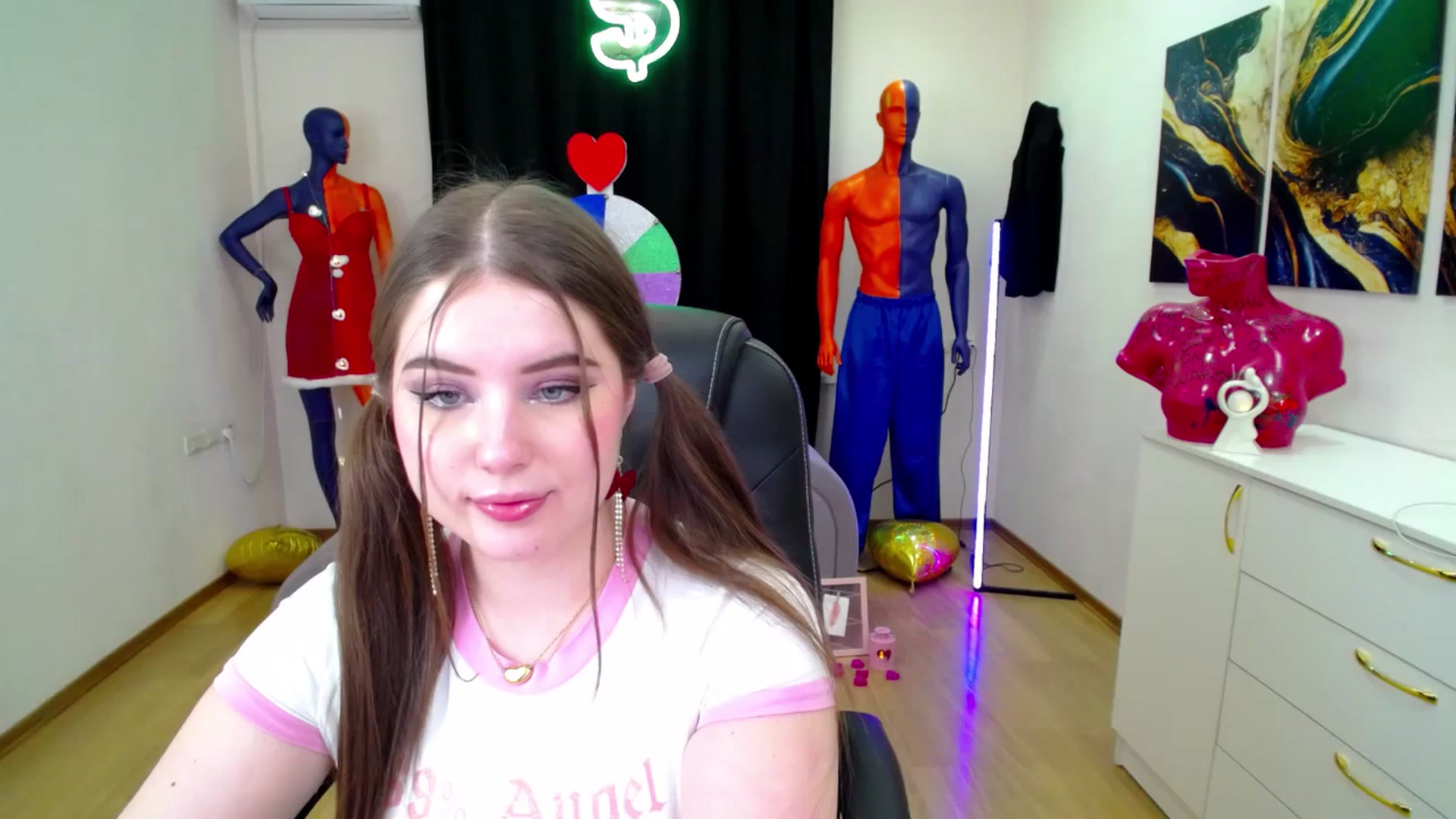 Gallery image thumbnail from AdmireMyEyes's myfreecams stream on, 02/17/2025, 02:59 image 19 of 20