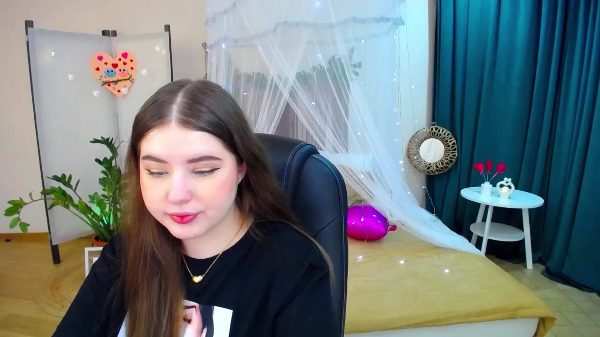 Gallery image thumbnail from AdmireMyEyes's myfreecams stream on, 02/17/2025, 18:35 image 10 of 20