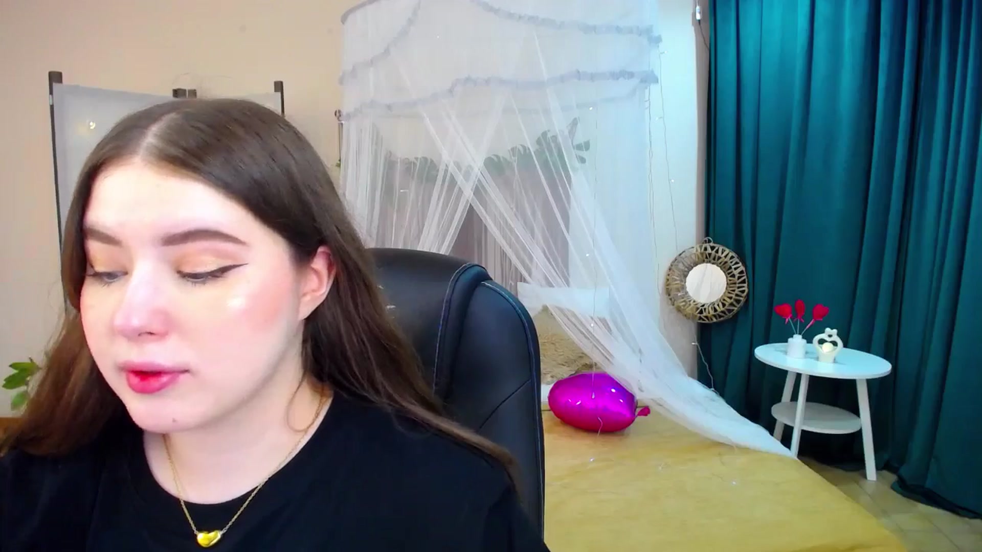 Gallery image thumbnail from AdmireMyEyes's myfreecams stream on, 02/17/2025, 18:35 image 6 of 20