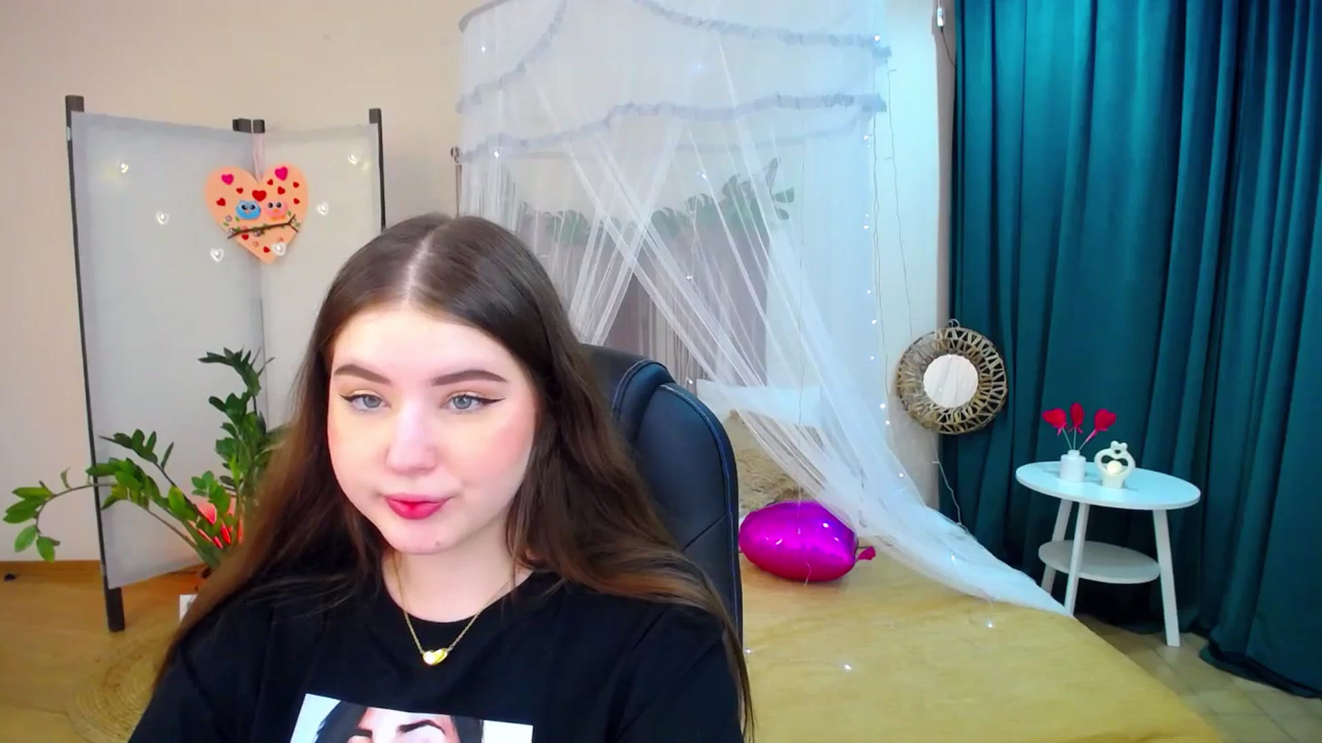 Gallery image thumbnail from AdmireMyEyes's myfreecams stream on, 02/17/2025, 18:35 image 2 of 20