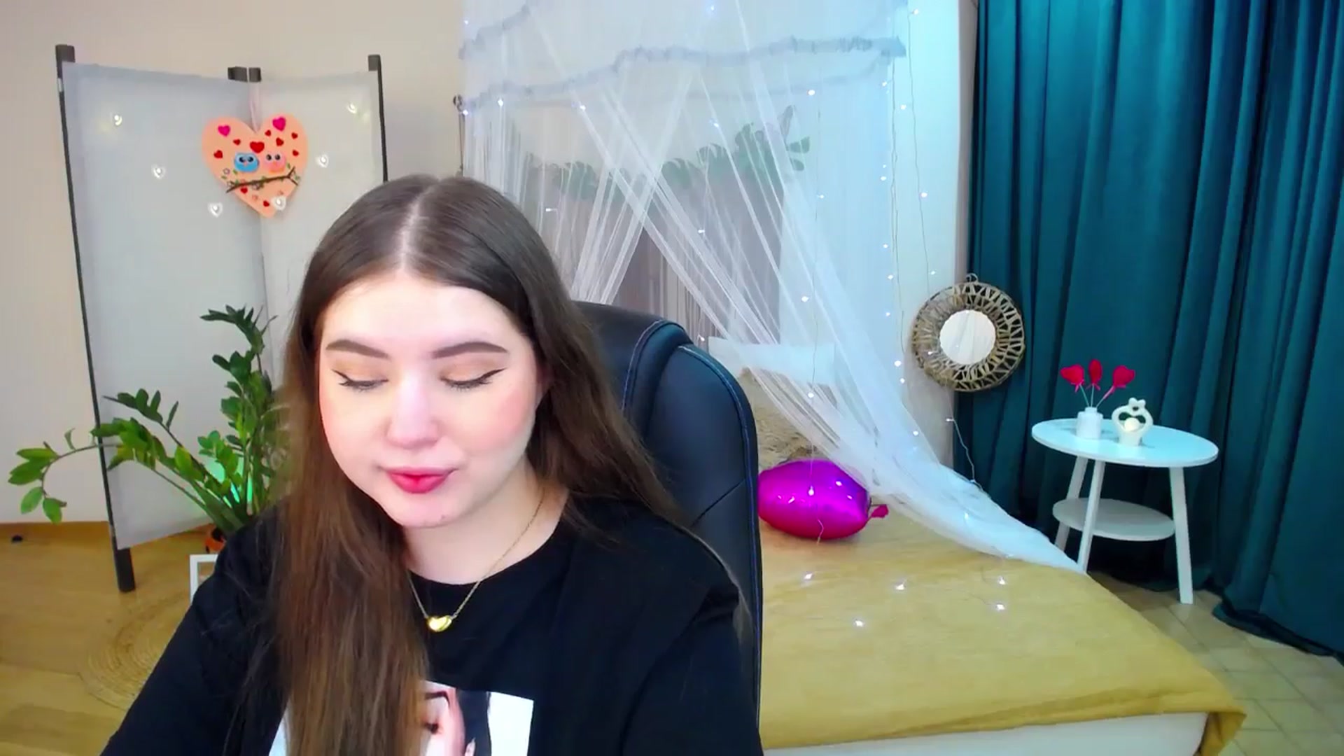 Gallery image thumbnail from AdmireMyEyes's myfreecams stream on, 02/17/2025, 18:35 image 13 of 20