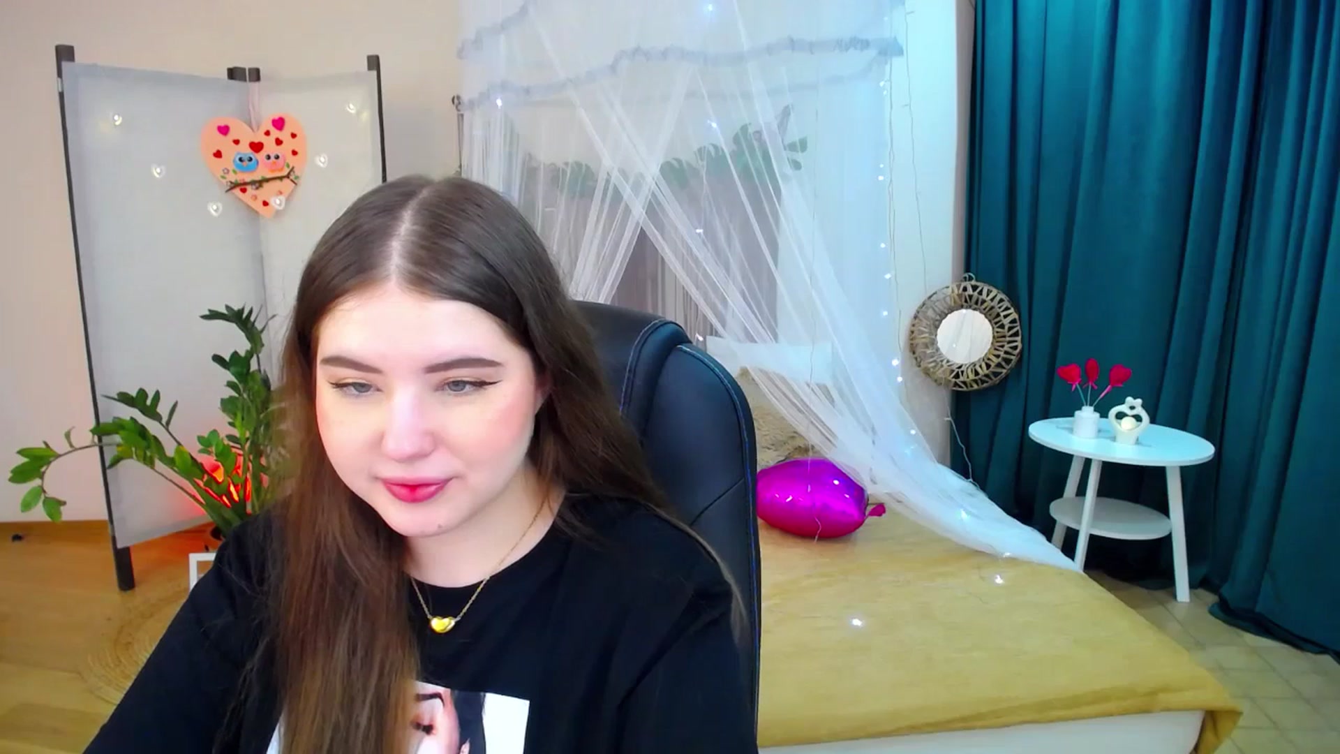 Gallery image thumbnail from AdmireMyEyes's myfreecams stream on, 02/17/2025, 18:35 image 12 of 20