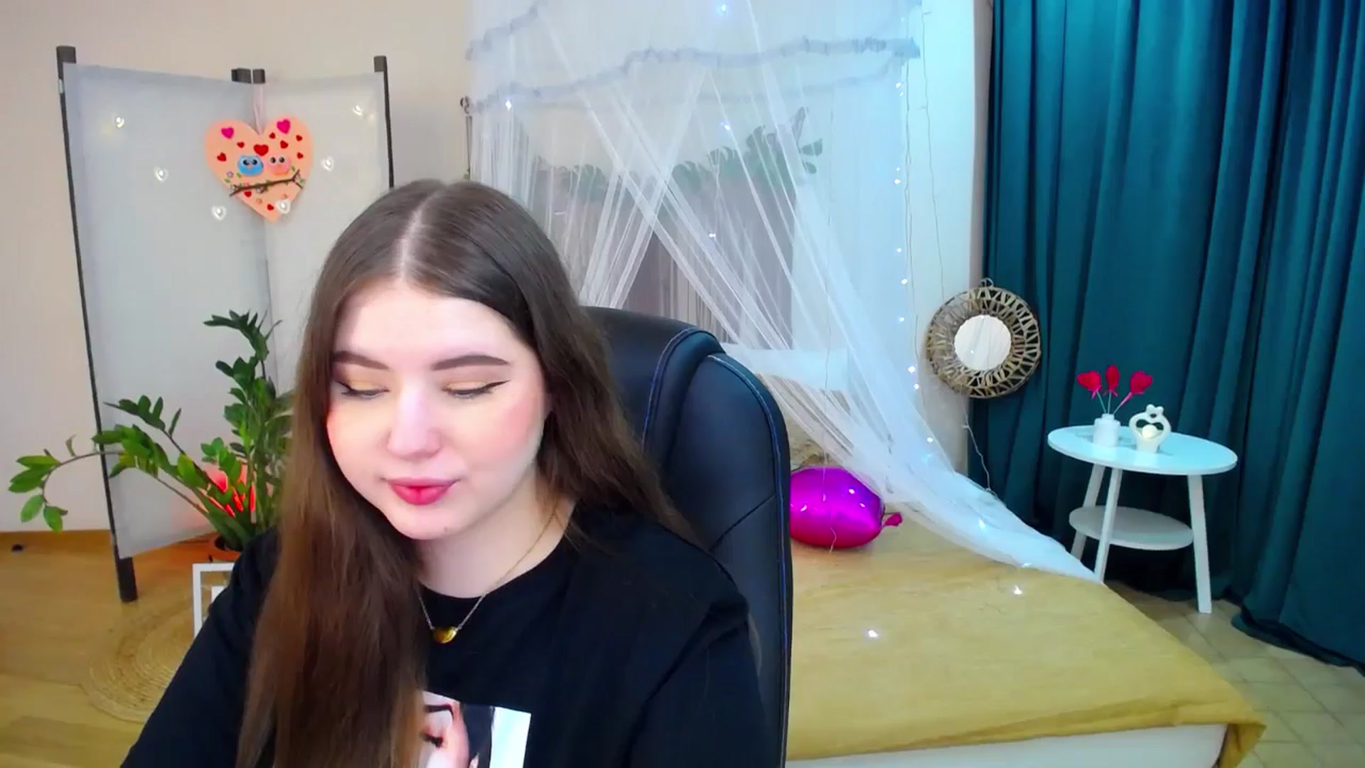 Gallery image thumbnail from AdmireMyEyes's myfreecams stream on, 02/17/2025, 18:35 image 16 of 20