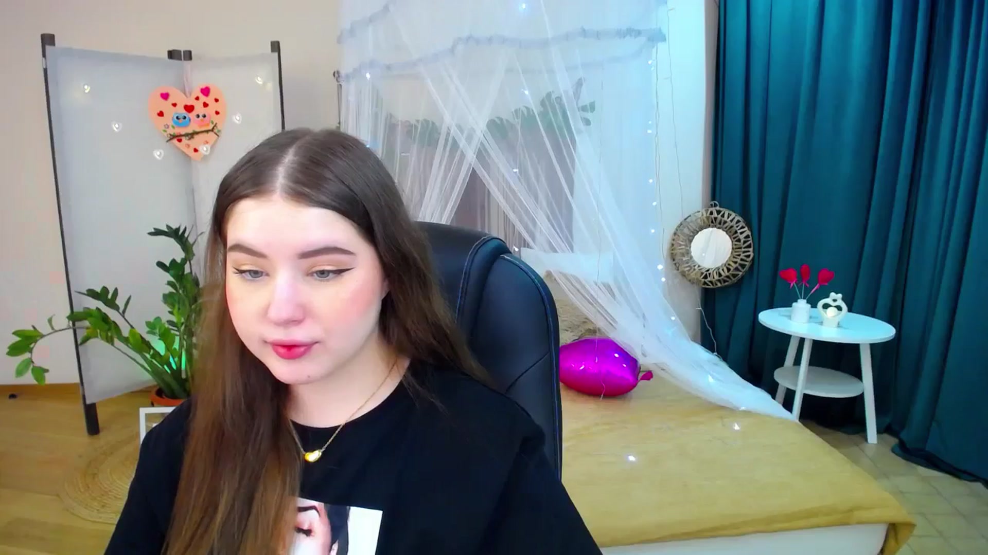Gallery image thumbnail from AdmireMyEyes's myfreecams stream on, 02/17/2025, 18:35 image 17 of 20