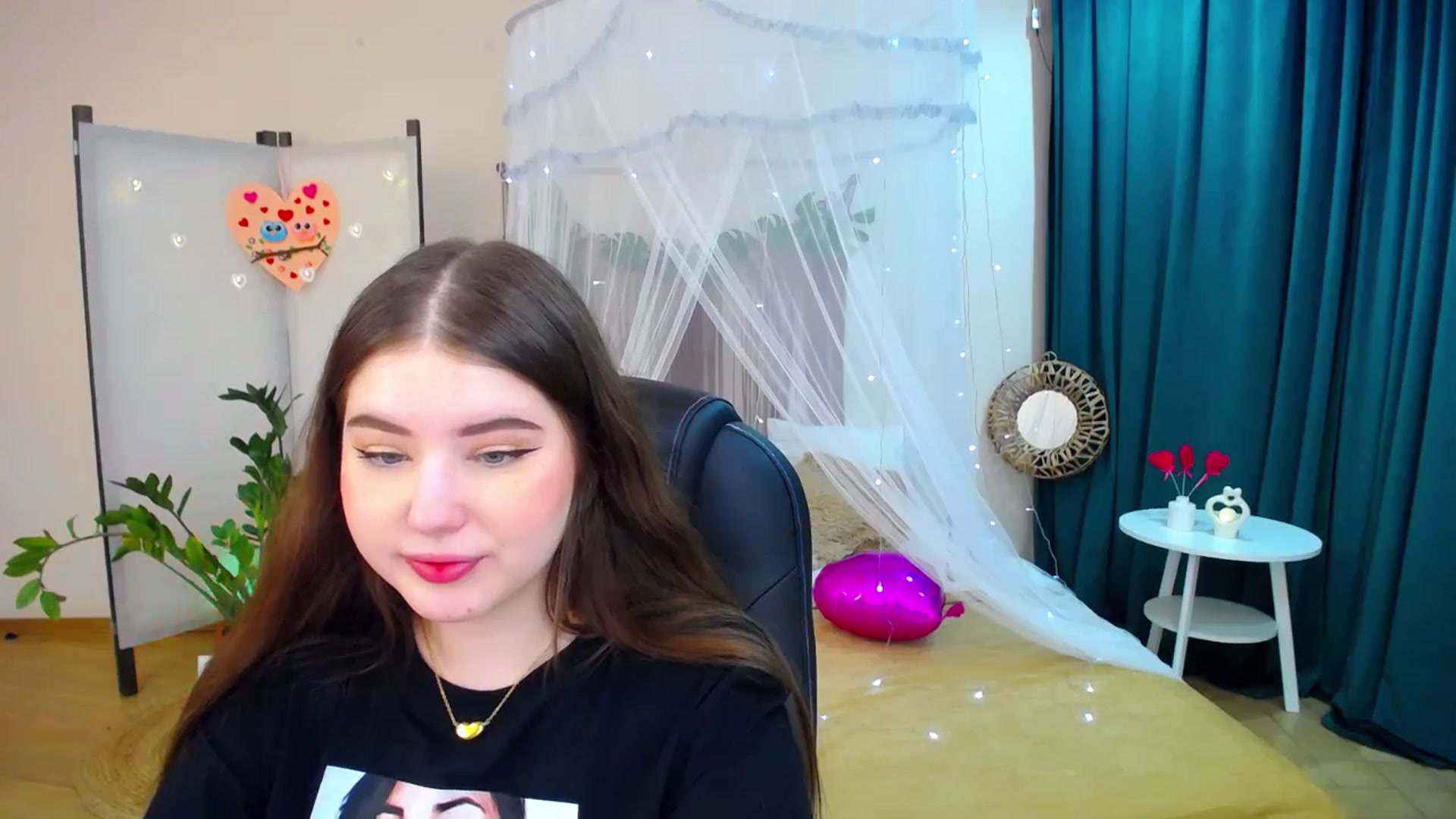Gallery image thumbnail from AdmireMyEyes's myfreecams stream on, 02/17/2025, 18:35 image 3 of 20