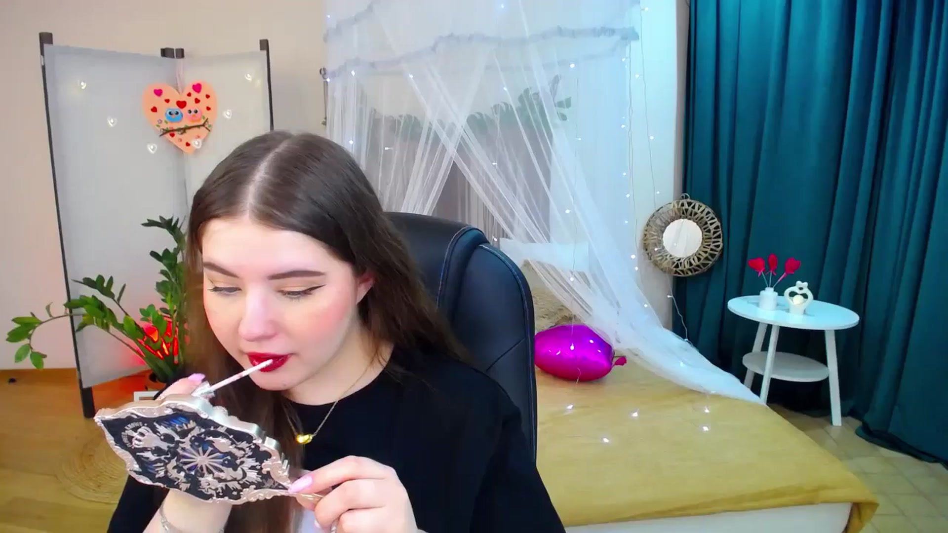 Gallery image thumbnail from AdmireMyEyes's myfreecams stream on, 02/17/2025, 18:35 image 18 of 20
