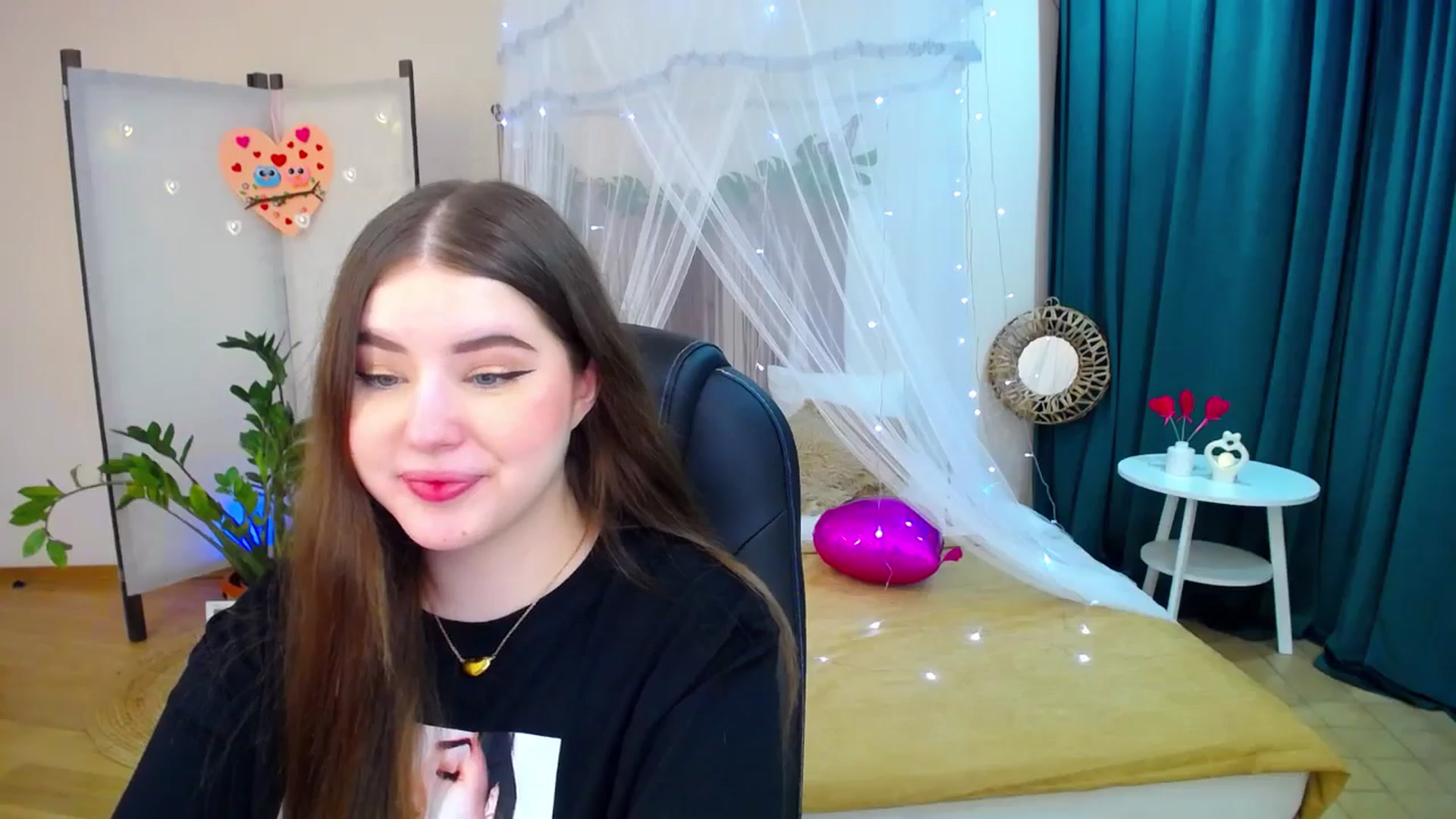 Gallery image thumbnail from AdmireMyEyes's myfreecams stream on, 02/17/2025, 18:35 image 8 of 20