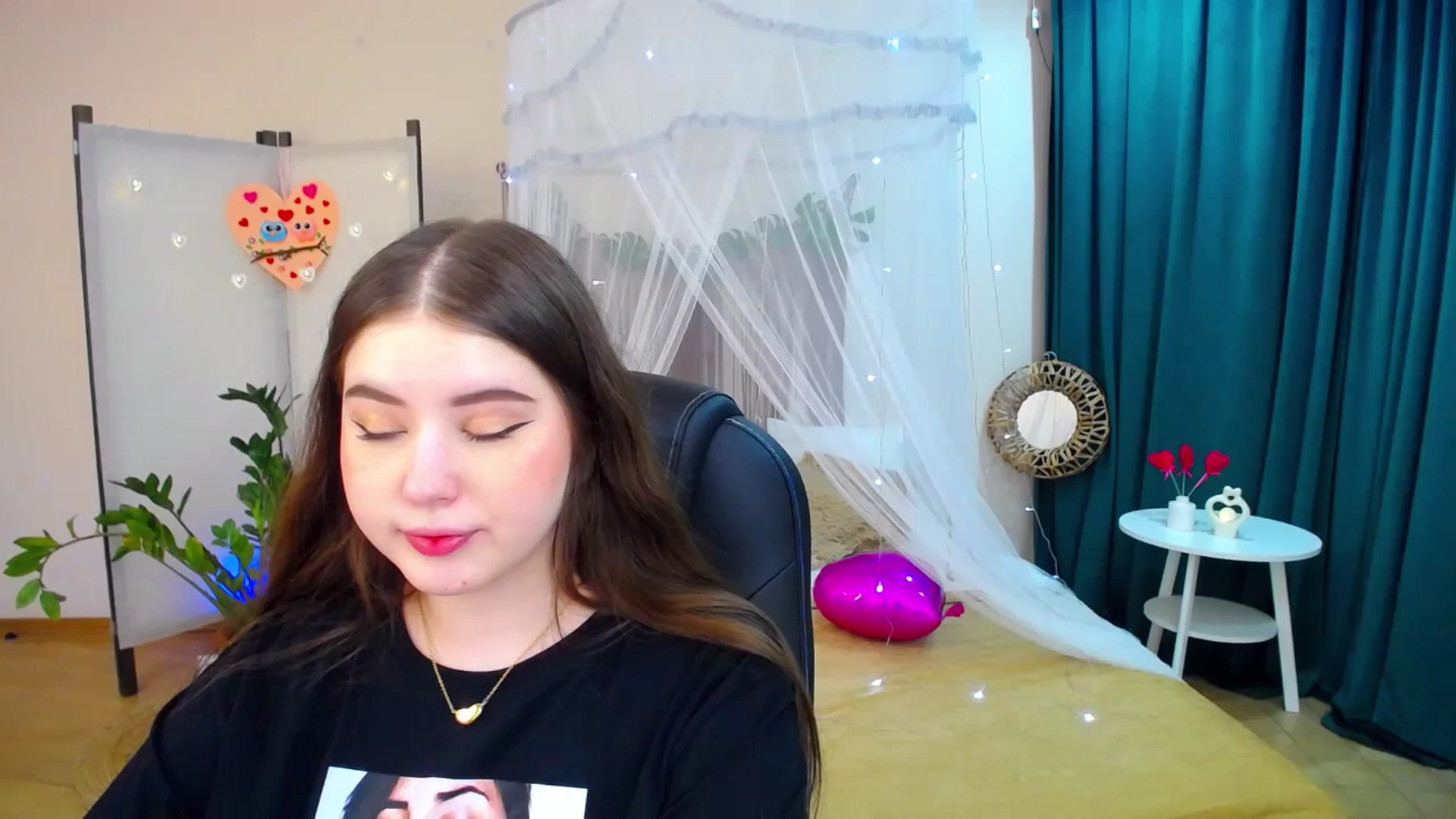 Gallery image thumbnail from AdmireMyEyes's myfreecams stream on, 02/17/2025, 18:35 image 1 of 20