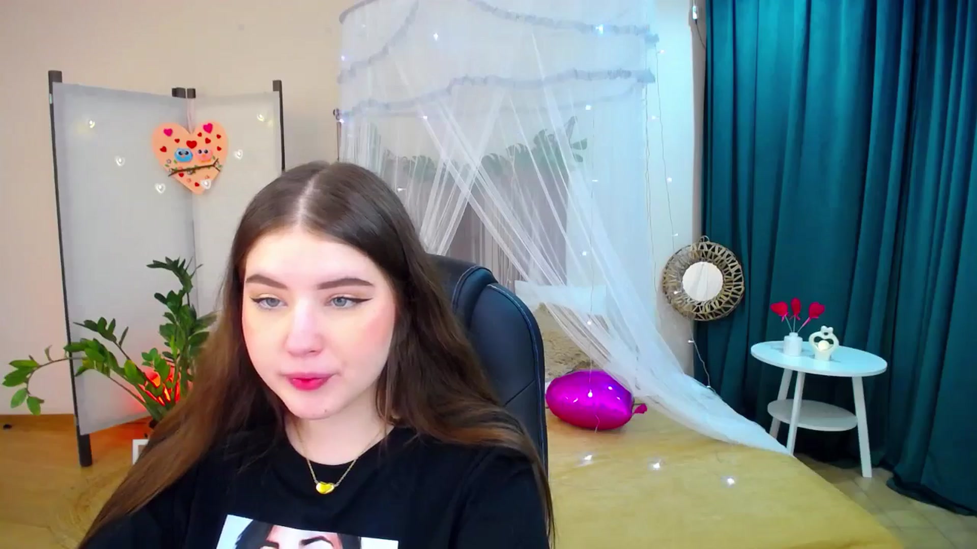 Gallery image thumbnail from AdmireMyEyes's myfreecams stream on, 02/17/2025, 18:35 image 5 of 20