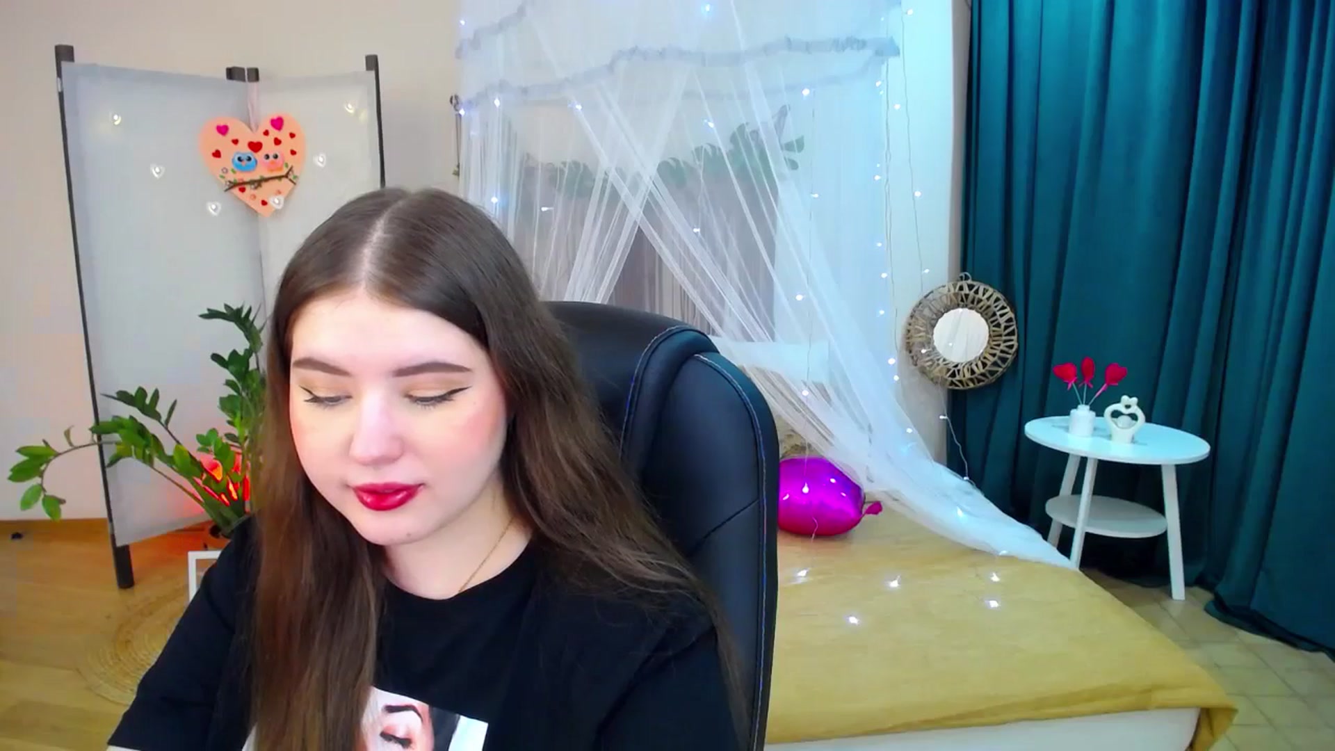Gallery image thumbnail from AdmireMyEyes's myfreecams stream on, 02/17/2025, 19:11 image 12 of 20