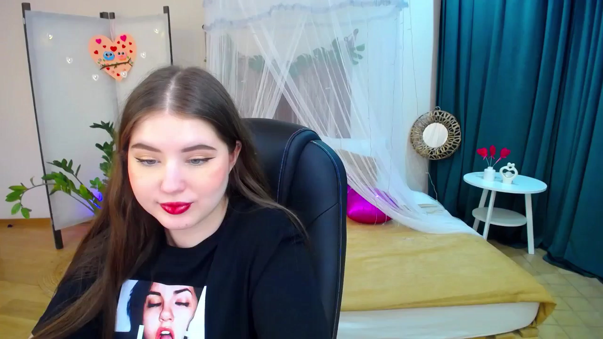 Gallery image thumbnail from AdmireMyEyes's myfreecams stream on, 02/17/2025, 21:13 image 4 of 20