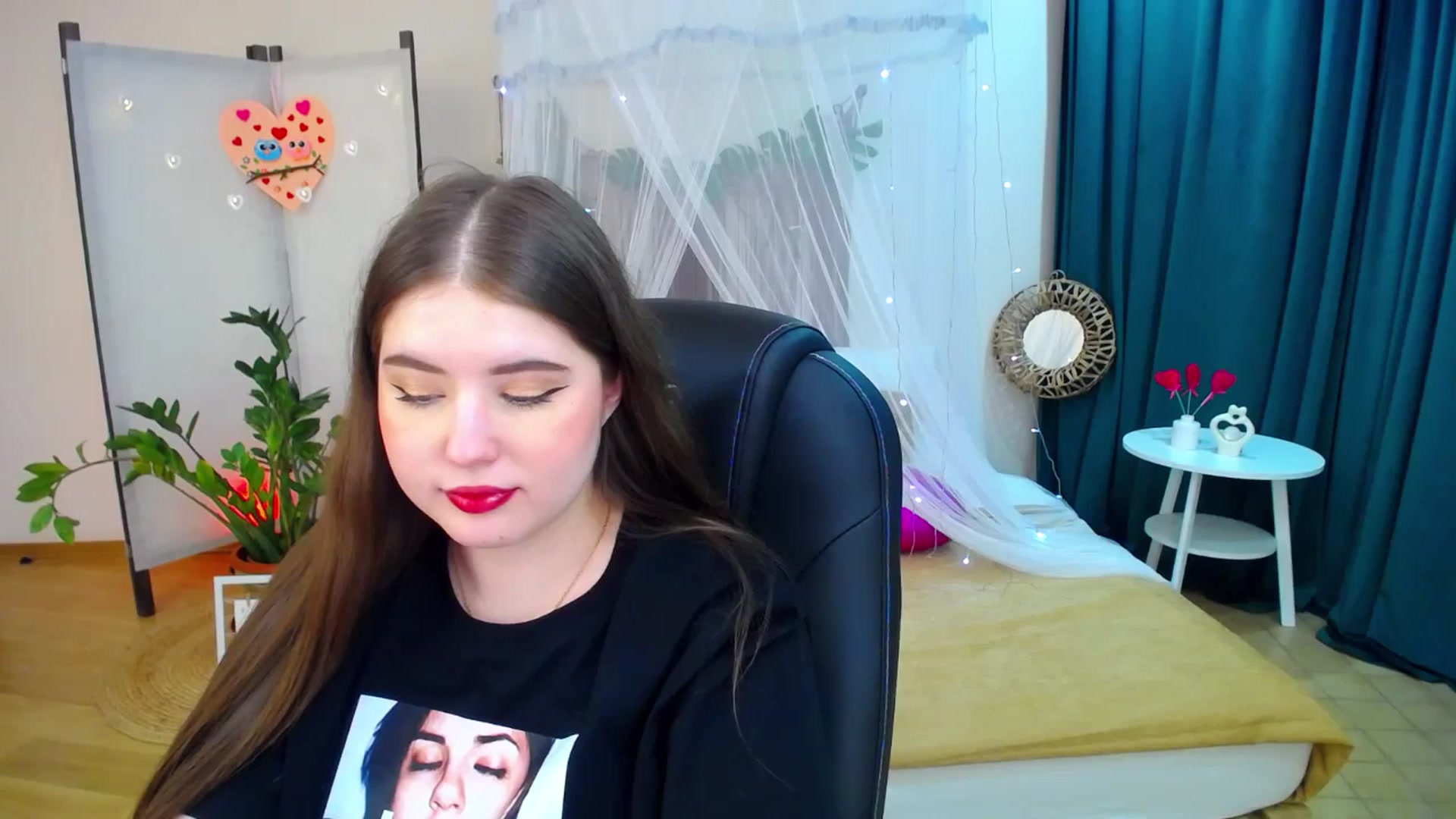 Gallery image thumbnail from AdmireMyEyes's myfreecams stream on, 02/17/2025, 22:17 image 6 of 20